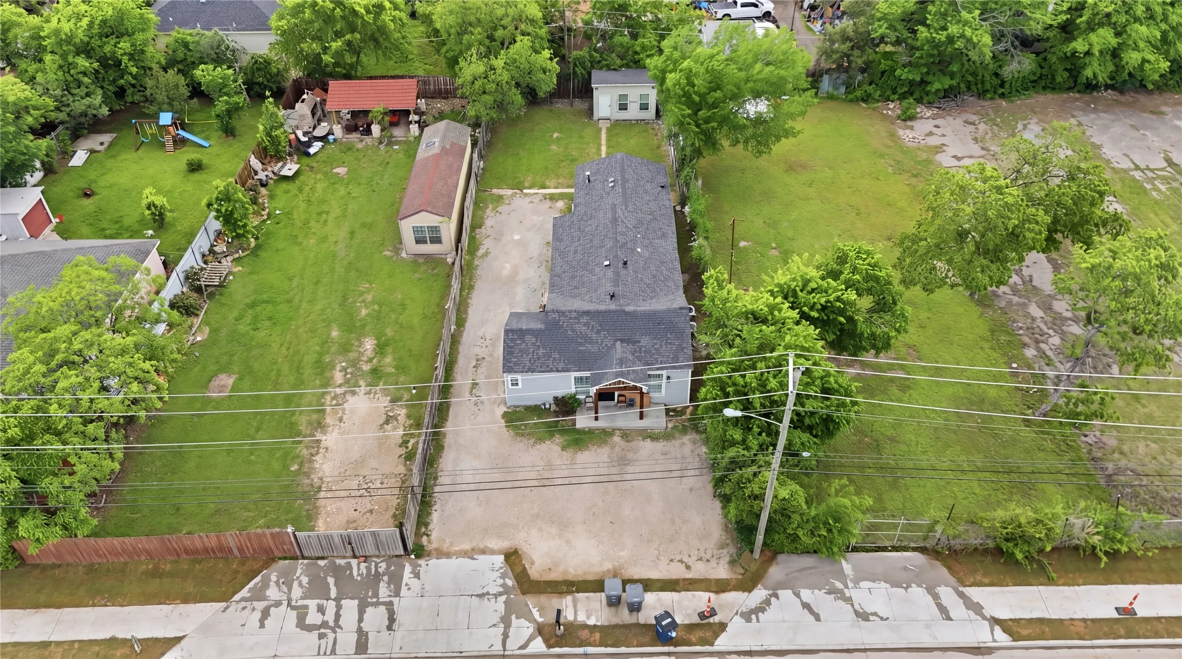 Single Family Residence For Sale in Dallas County , 2519 Chalk Hill Road, Dallas, Texas 75212, 6 Bedroom, 3 Bathroom, Garage spaces, 1,586 Sqft, built in 1945, mls#21240799, Real Estate Agent in Dallas, Homes For Sale in Dallas county, Homes For Sale in Dallas, Realtor in Dallas Texas, Real Estate Brokerage Independent Realty Texas, Luminita Cordes Realtor