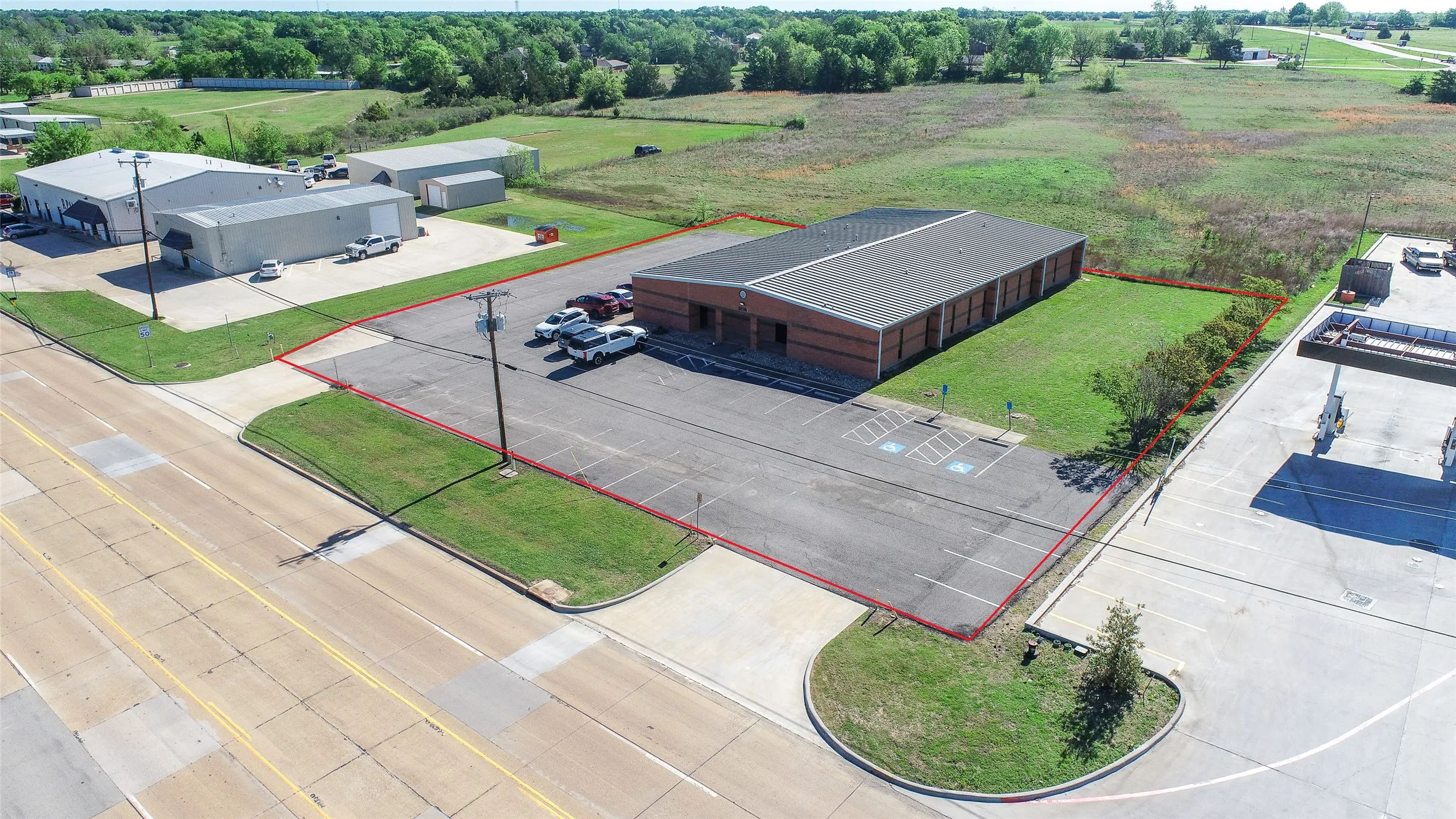 Office For Sale in Lamar County , 2625 S Church, Paris, Texas 75460, 0, 0, Garage spaces, 0 Sqft, built in 1996, Preowned, mls#21241257, Real Estate Agent in Paris, Homes For Sale in Lamar county, Homes For Sale in Paris, Realtor in Paris Texas, Real Estate Brokerage Independent Realty Texas, Luminita Cordes Realtor