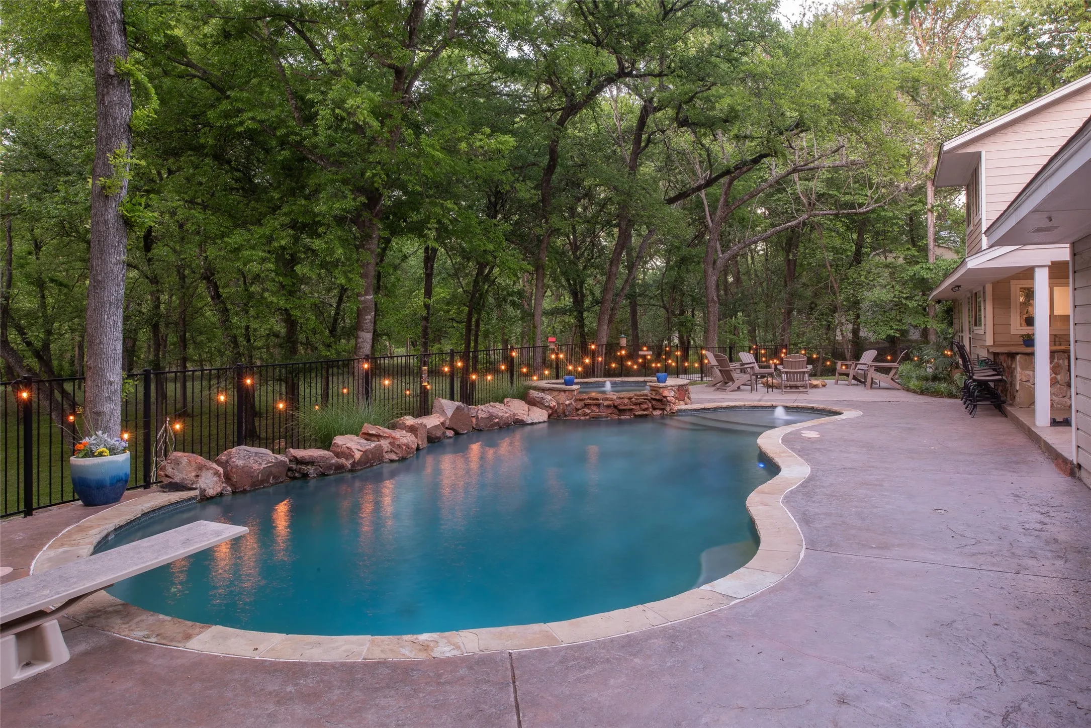 Single Family Residence For Sale in Collin County , 1451 Meandro Ria Lane, Fairview, Texas 75069, 3 Bedroom, 3 Bathroom, 2 Garage spaces, 2,890 Sqft, built in 1981, Preowned, mls#21233772, Real Estate Agent in Fairview, Homes For Sale in Collin county, Homes For Sale in Fairview, Realtor in Fairview Texas, Real Estate Brokerage Independent Realty Texas, Luminita Cordes Realtor