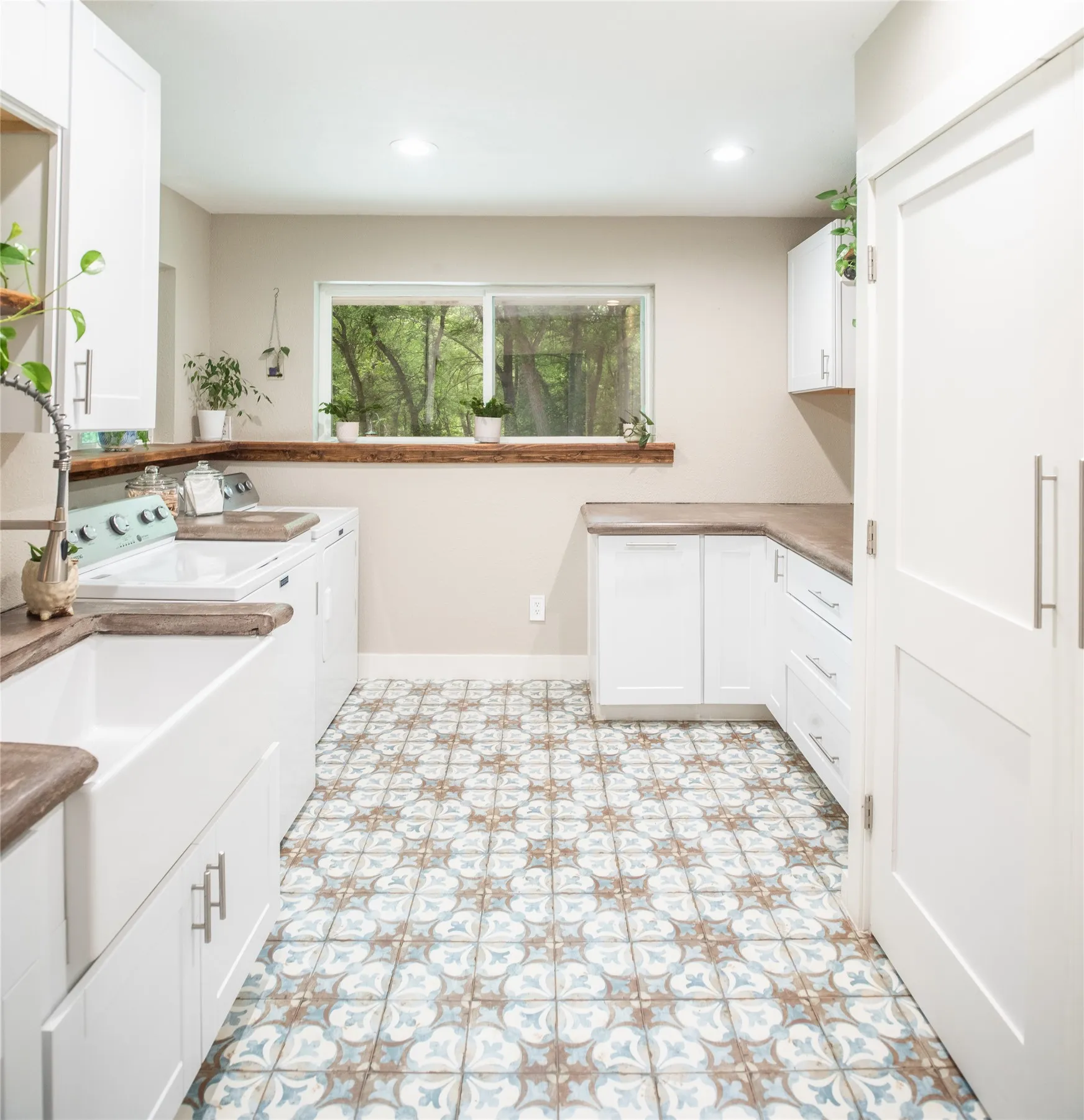 Single Family Residence For Sale in Collin County , 1451 Meandro Ria Lane, Fairview, Texas 75069, 3 Bedroom, 3 Bathroom, 2 Garage spaces, 2,890 Sqft, built in 1981, Preowned, mls#21233772, Real Estate Agent in Fairview, Homes For Sale in Collin county, Homes For Sale in Fairview, Realtor in Fairview Texas, Real Estate Brokerage Independent Realty Texas, Luminita Cordes Realtor