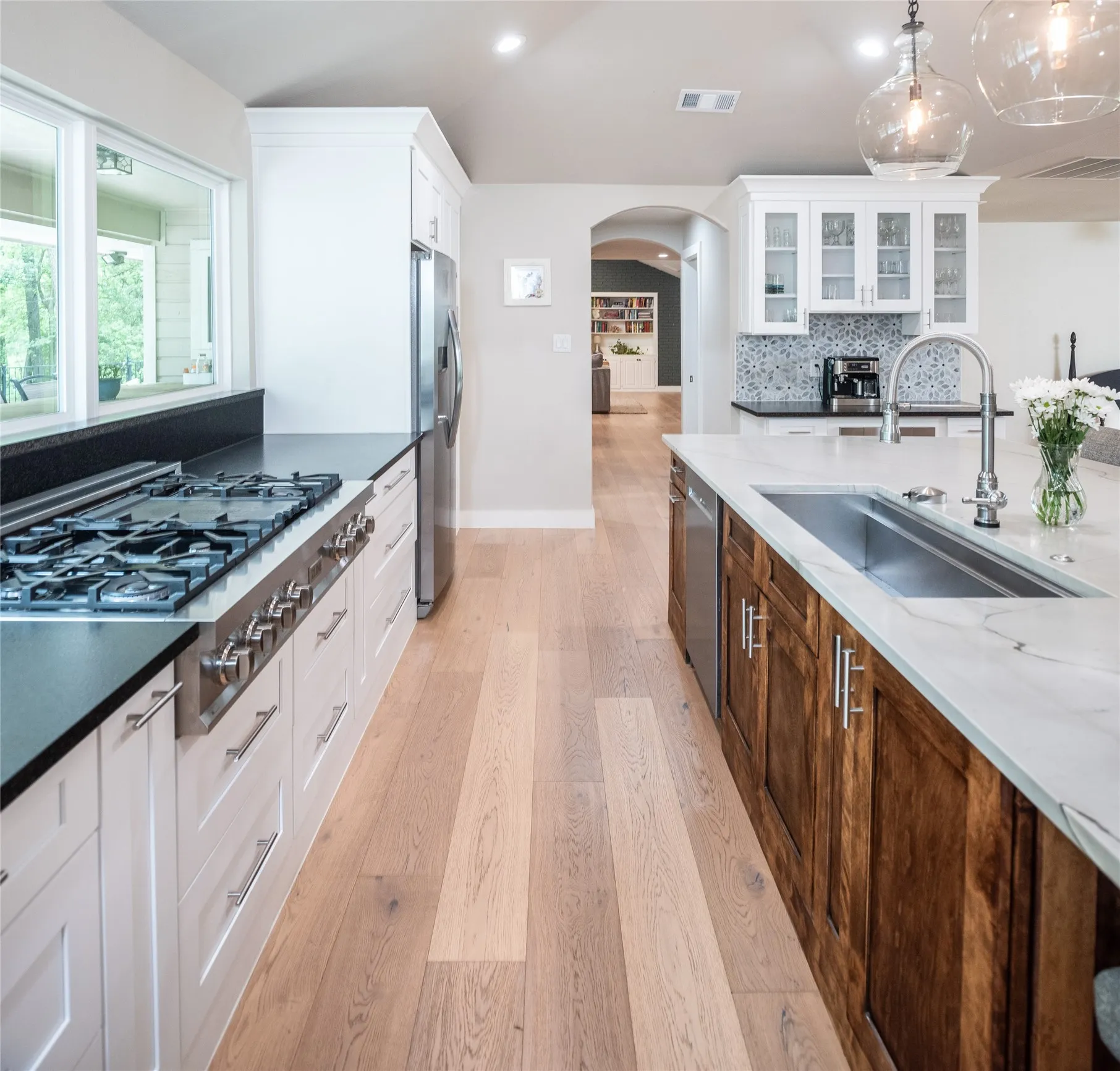 Single Family Residence For Sale in Collin County , 1451 Meandro Ria Lane, Fairview, Texas 75069, 3 Bedroom, 3 Bathroom, 2 Garage spaces, 2,890 Sqft, built in 1981, Preowned, mls#21233772, Real Estate Agent in Fairview, Homes For Sale in Collin county, Homes For Sale in Fairview, Realtor in Fairview Texas, Real Estate Brokerage Independent Realty Texas, Luminita Cordes Realtor