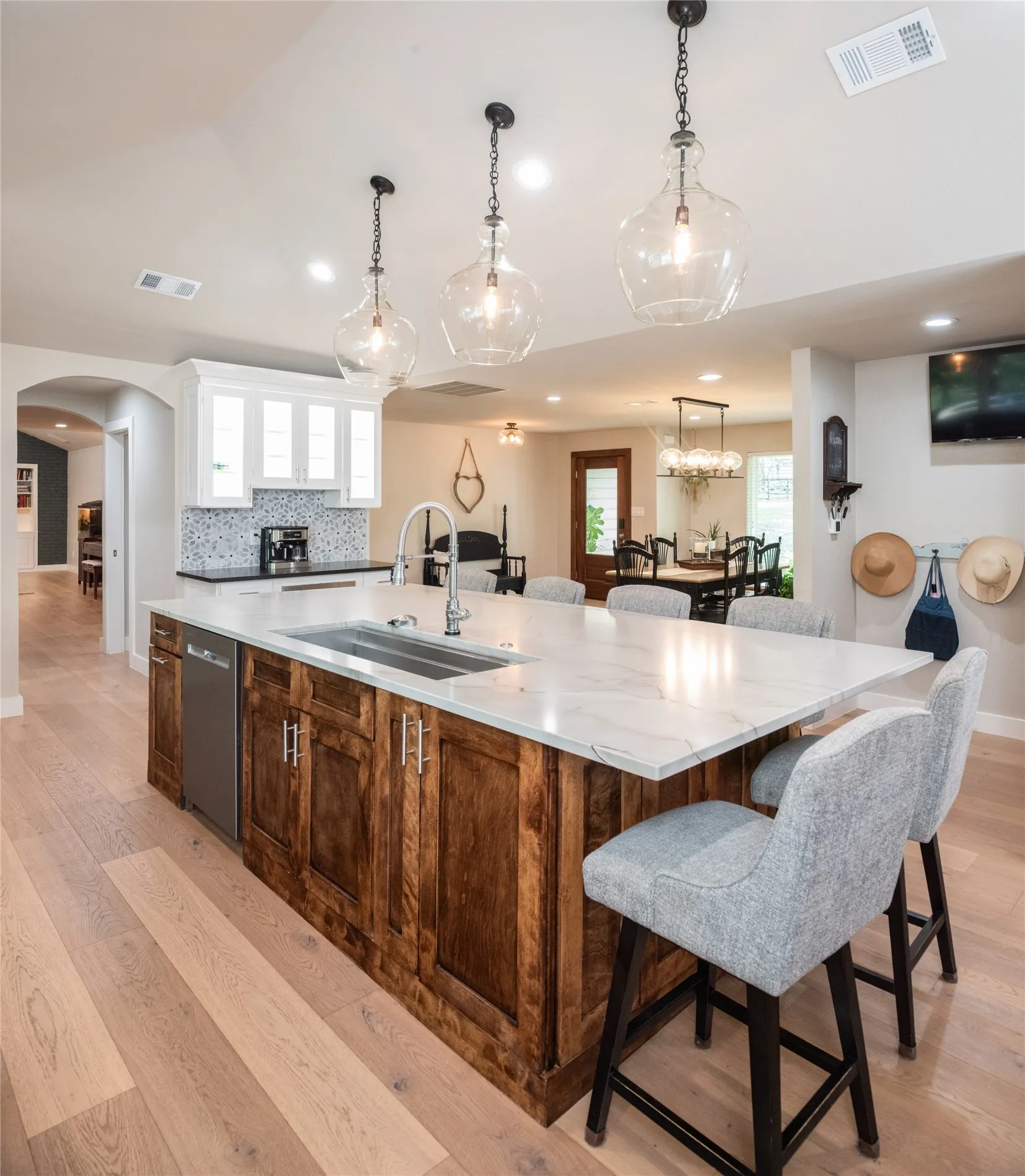 Single Family Residence For Sale in Collin County , 1451 Meandro Ria Lane, Fairview, Texas 75069, 3 Bedroom, 3 Bathroom, 2 Garage spaces, 2,890 Sqft, built in 1981, Preowned, mls#21233772, Real Estate Agent in Fairview, Homes For Sale in Collin county, Homes For Sale in Fairview, Realtor in Fairview Texas, Real Estate Brokerage Independent Realty Texas, Luminita Cordes Realtor