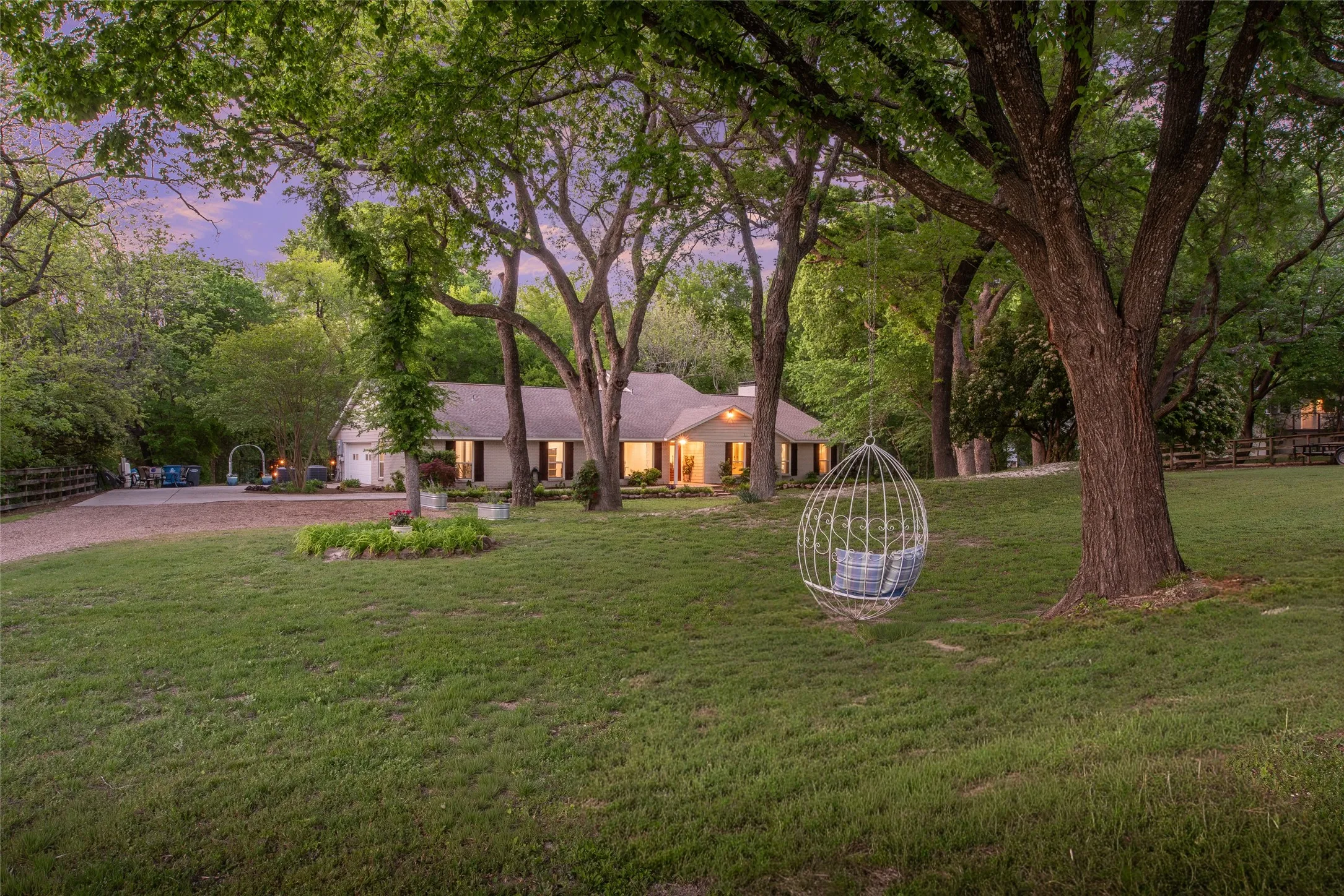 Single Family Residence For Sale in Collin County , 1451 Meandro Ria Lane, Fairview, Texas 75069, 3 Bedroom, 3 Bathroom, 2 Garage spaces, 2,890 Sqft, built in 1981, Preowned, mls#21233772, Real Estate Agent in Fairview, Homes For Sale in Collin county, Homes For Sale in Fairview, Realtor in Fairview Texas, Real Estate Brokerage Independent Realty Texas, Luminita Cordes Realtor