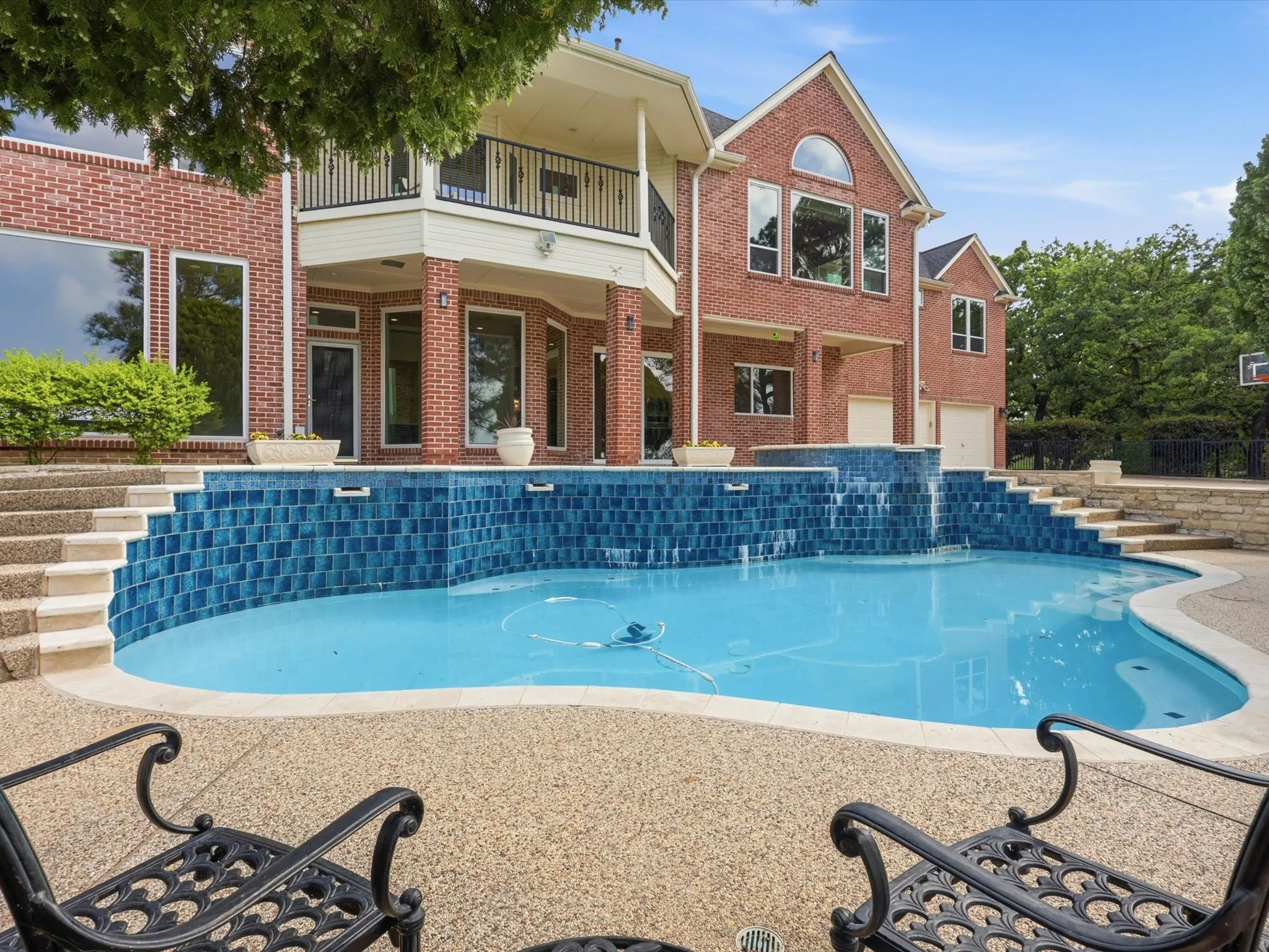 Single Family Residence For Sale in Tarrant County , 5815 Bay Club Drive, Arlington, Texas 76013, 5 Bedroom, 5 Bathroom, 3 Garage spaces, 4,634 Sqft, built in 1992, Preowned, mls#21236221, Real Estate Agent in Arlington, Homes For Sale in Tarrant county, Homes For Sale in Arlington, Realtor in Arlington Texas, Real Estate Brokerage Independent Realty Texas, Luminita Cordes Realtor
