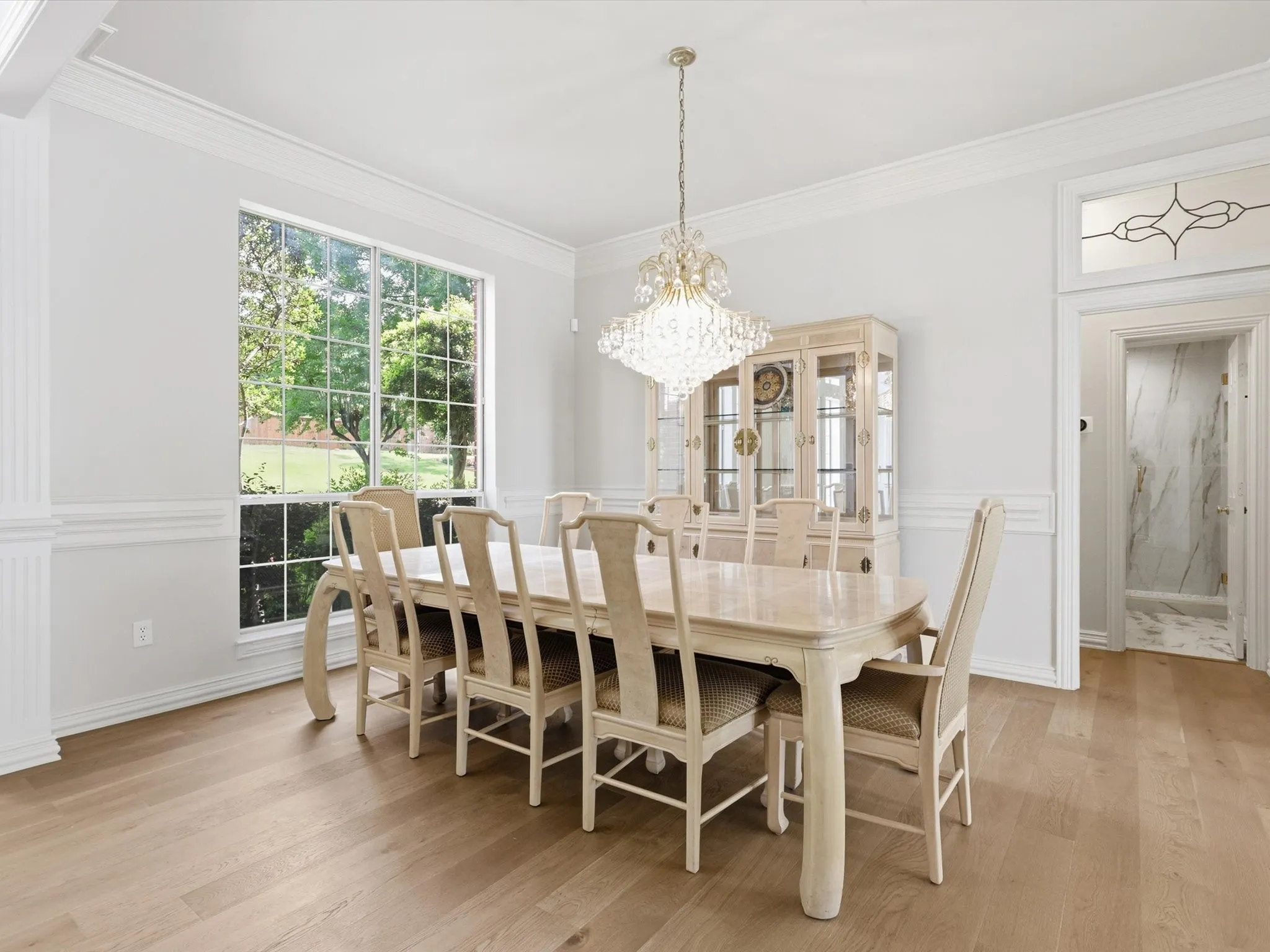 Single Family Residence For Sale in Tarrant County , 5815 Bay Club Drive, Arlington, Texas 76013, 5 Bedroom, 5 Bathroom, 3 Garage spaces, 4,634 Sqft, built in 1992, Preowned, mls#21236221, Real Estate Agent in Arlington, Homes For Sale in Tarrant county, Homes For Sale in Arlington, Realtor in Arlington Texas, Real Estate Brokerage Independent Realty Texas, Luminita Cordes Realtor