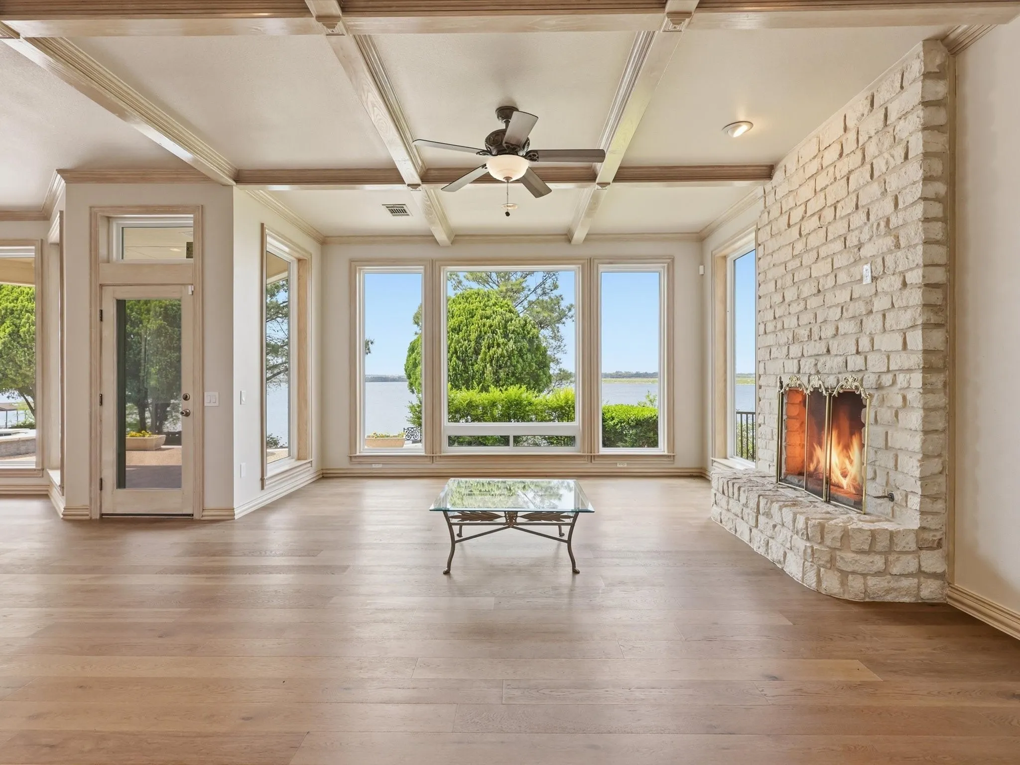 Single Family Residence For Sale in Tarrant County , 5815 Bay Club Drive, Arlington, Texas 76013, 5 Bedroom, 5 Bathroom, 3 Garage spaces, 4,634 Sqft, built in 1992, Preowned, mls#21236221, Real Estate Agent in Arlington, Homes For Sale in Tarrant county, Homes For Sale in Arlington, Realtor in Arlington Texas, Real Estate Brokerage Independent Realty Texas, Luminita Cordes Realtor