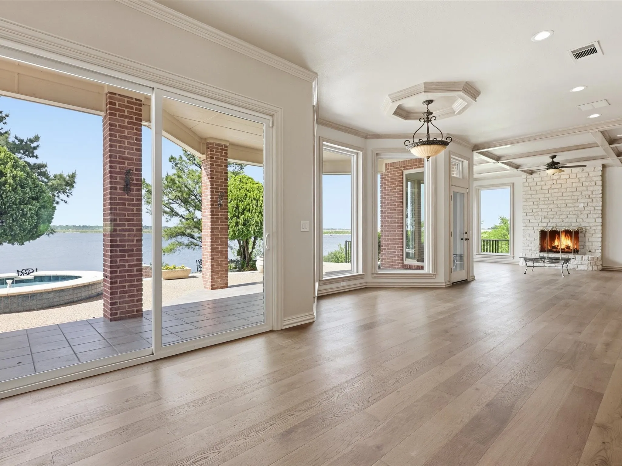 Single Family Residence For Sale in Tarrant County , 5815 Bay Club Drive, Arlington, Texas 76013, 5 Bedroom, 5 Bathroom, 3 Garage spaces, 4,634 Sqft, built in 1992, Preowned, mls#21236221, Real Estate Agent in Arlington, Homes For Sale in Tarrant county, Homes For Sale in Arlington, Realtor in Arlington Texas, Real Estate Brokerage Independent Realty Texas, Luminita Cordes Realtor