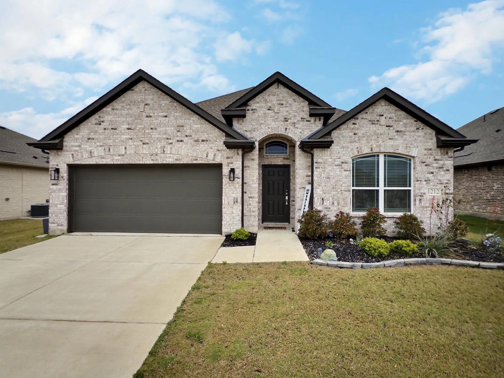 Single Family Residence For Sale in Fannin County , 1212 Anderson Drive, Trenton, Texas 75490, 3 Bedroom, 2 Bathroom, 2 Garage spaces, 2,145 Sqft, built in 2023, Preowned, mls#21237711, Real Estate Agent in Trenton, Homes For Sale in Fannin county, Homes For Sale in Trenton, Realtor in Trenton Texas, Real Estate Brokerage Independent Realty Texas, Luminita Cordes Realtor