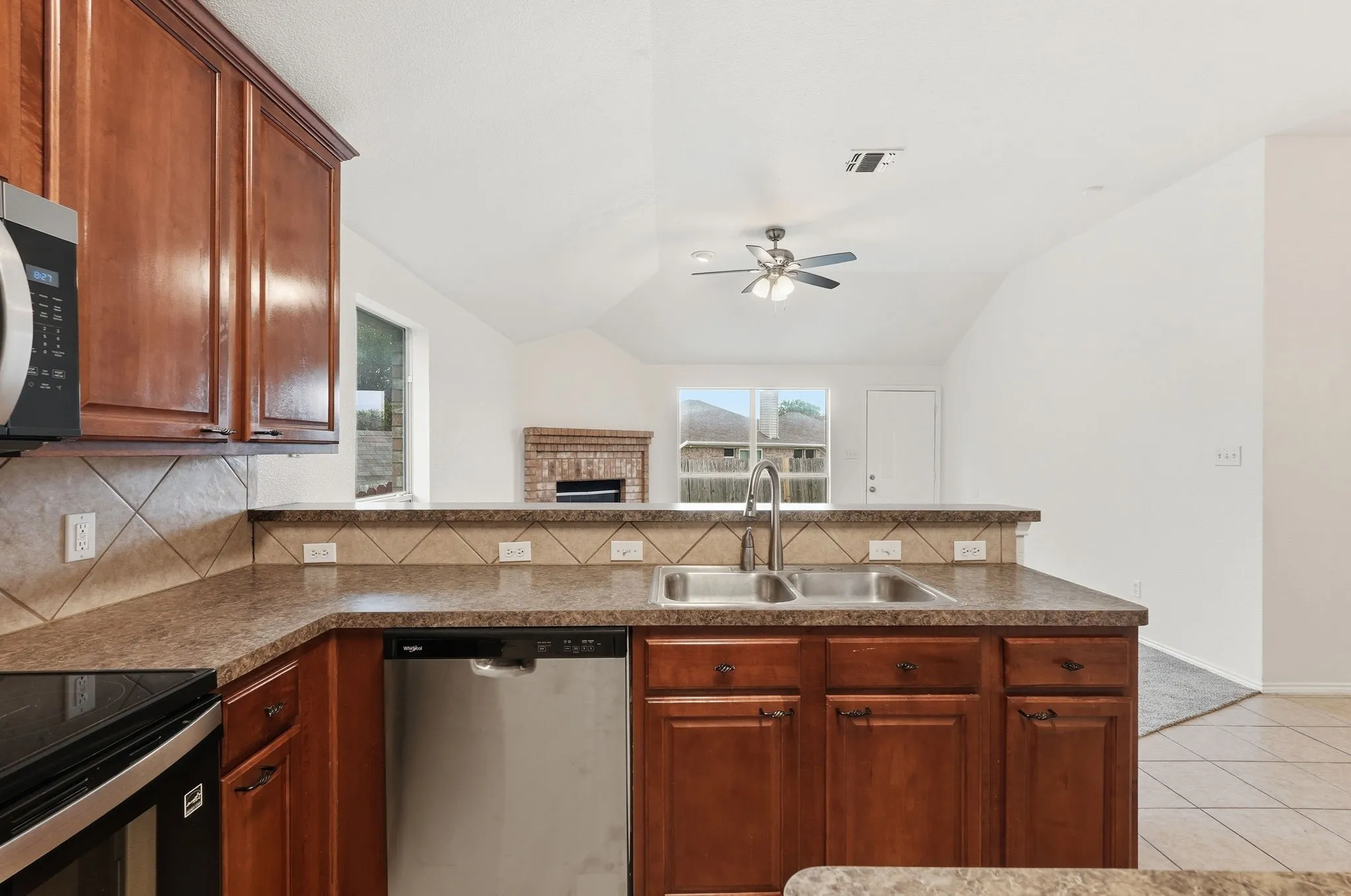 Single Family Residence For Sale in Tarrant County , 6233 Brooklynn Drive, Fort Worth, Texas 76179, 4 Bedroom, 2 Bathroom, 2 Garage spaces, 1,920 Sqft, built in 2005, mls#21239810, Real Estate Agent in Fort Worth, Homes For Sale in Tarrant county, Homes For Sale in Fort Worth, Realtor in Fort Worth Texas, Real Estate Brokerage Independent Realty Texas, Luminita Cordes Realtor