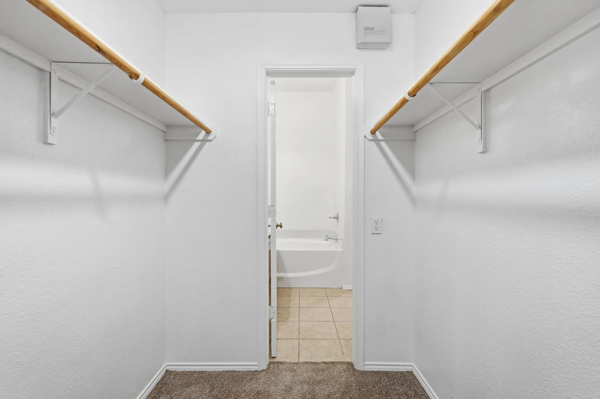 Single Family Residence For Sale in Tarrant County , 6233 Brooklynn Drive, Fort Worth, Texas 76179, 4 Bedroom, 2 Bathroom, 2 Garage spaces, 1,920 Sqft, built in 2005, mls#21239810, Real Estate Agent in Fort Worth, Homes For Sale in Tarrant county, Homes For Sale in Fort Worth, Realtor in Fort Worth Texas, Real Estate Brokerage Independent Realty Texas, Luminita Cordes Realtor