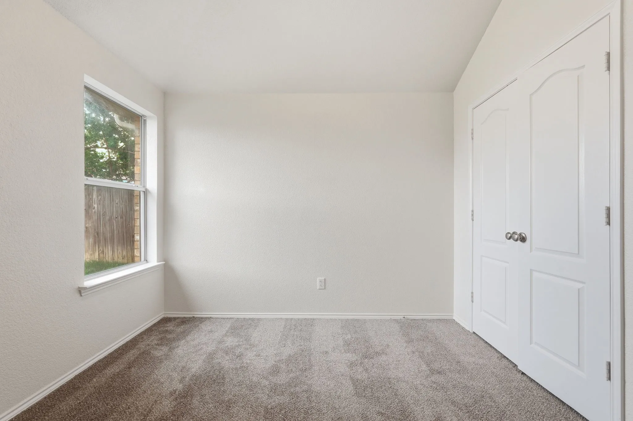 Single Family Residence For Sale in Tarrant County , 6233 Brooklynn Drive, Fort Worth, Texas 76179, 4 Bedroom, 2 Bathroom, 2 Garage spaces, 1,920 Sqft, built in 2005, mls#21239810, Real Estate Agent in Fort Worth, Homes For Sale in Tarrant county, Homes For Sale in Fort Worth, Realtor in Fort Worth Texas, Real Estate Brokerage Independent Realty Texas, Luminita Cordes Realtor