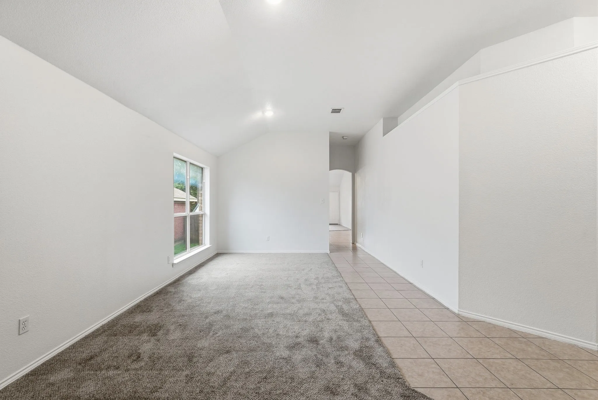Single Family Residence For Sale in Tarrant County , 6233 Brooklynn Drive, Fort Worth, Texas 76179, 4 Bedroom, 2 Bathroom, 2 Garage spaces, 1,920 Sqft, built in 2005, mls#21239810, Real Estate Agent in Fort Worth, Homes For Sale in Tarrant county, Homes For Sale in Fort Worth, Realtor in Fort Worth Texas, Real Estate Brokerage Independent Realty Texas, Luminita Cordes Realtor