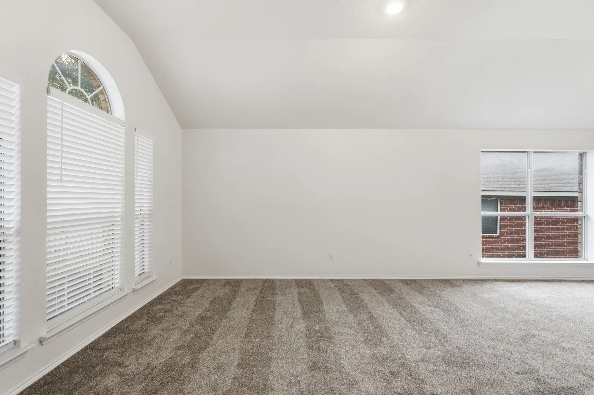 Single Family Residence For Sale in Tarrant County , 6233 Brooklynn Drive, Fort Worth, Texas 76179, 4 Bedroom, 2 Bathroom, 2 Garage spaces, 1,920 Sqft, built in 2005, mls#21239810, Real Estate Agent in Fort Worth, Homes For Sale in Tarrant county, Homes For Sale in Fort Worth, Realtor in Fort Worth Texas, Real Estate Brokerage Independent Realty Texas, Luminita Cordes Realtor