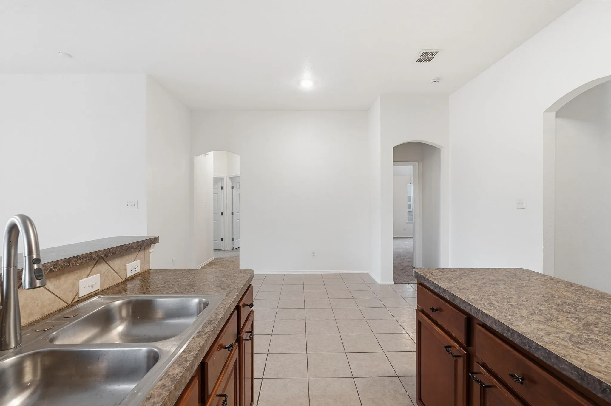 Single Family Residence For Sale in Tarrant County , 6233 Brooklynn Drive, Fort Worth, Texas 76179, 4 Bedroom, 2 Bathroom, 2 Garage spaces, 1,920 Sqft, built in 2005, mls#21239810, Real Estate Agent in Fort Worth, Homes For Sale in Tarrant county, Homes For Sale in Fort Worth, Realtor in Fort Worth Texas, Real Estate Brokerage Independent Realty Texas, Luminita Cordes Realtor
