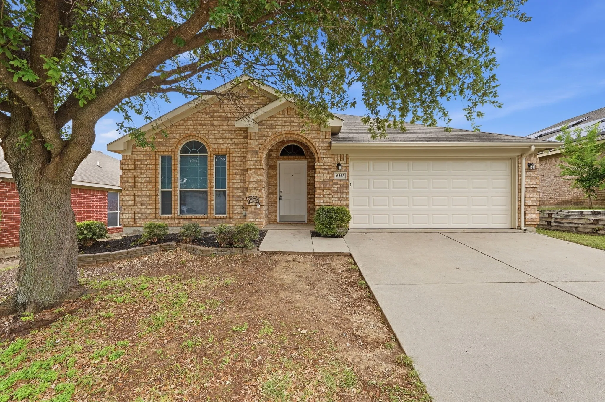 Single Family Residence For Sale in Tarrant County , 6233 Brooklynn Drive, Fort Worth, Texas 76179, 4 Bedroom, 2 Bathroom, 2 Garage spaces, 1,920 Sqft, built in 2005, mls#21239810, Real Estate Agent in Fort Worth, Homes For Sale in Tarrant county, Homes For Sale in Fort Worth, Realtor in Fort Worth Texas, Real Estate Brokerage Independent Realty Texas, Luminita Cordes Realtor