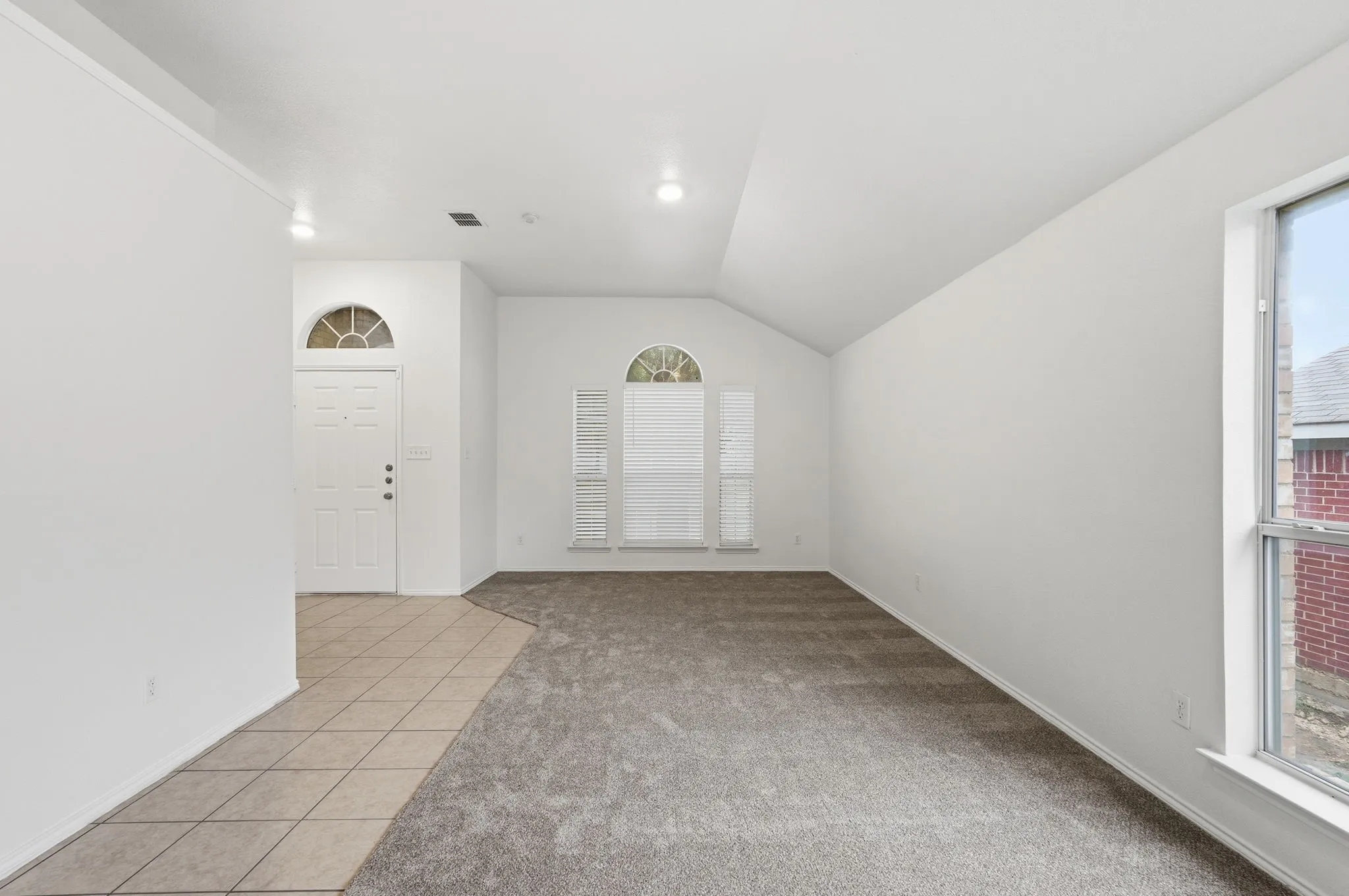 Single Family Residence For Sale in Tarrant County , 6233 Brooklynn Drive, Fort Worth, Texas 76179, 4 Bedroom, 2 Bathroom, 2 Garage spaces, 1,920 Sqft, built in 2005, mls#21239810, Real Estate Agent in Fort Worth, Homes For Sale in Tarrant county, Homes For Sale in Fort Worth, Realtor in Fort Worth Texas, Real Estate Brokerage Independent Realty Texas, Luminita Cordes Realtor