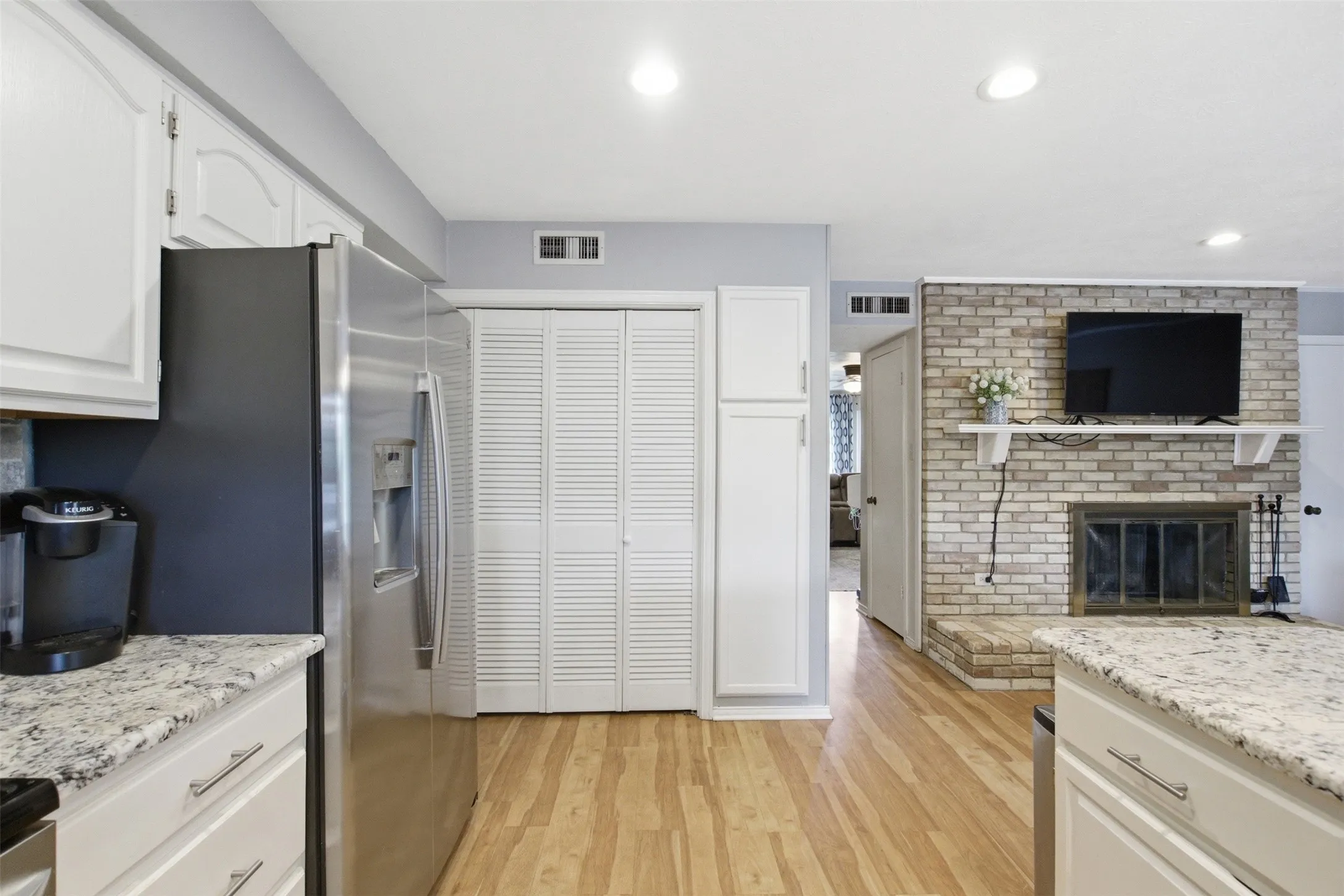 Condominium For Sale in Dallas County , 5852 Marina Drive 21, Garland, Texas 75043, 3 Bedroom, 4 Bathroom, Garage spaces, 2,164 Sqft, built in 1977, mls#21241582, Real Estate Agent in Garland, Homes For Sale in Dallas county, Homes For Sale in Garland, Realtor in Garland Texas, Real Estate Brokerage Independent Realty Texas, Luminita Cordes Realtor