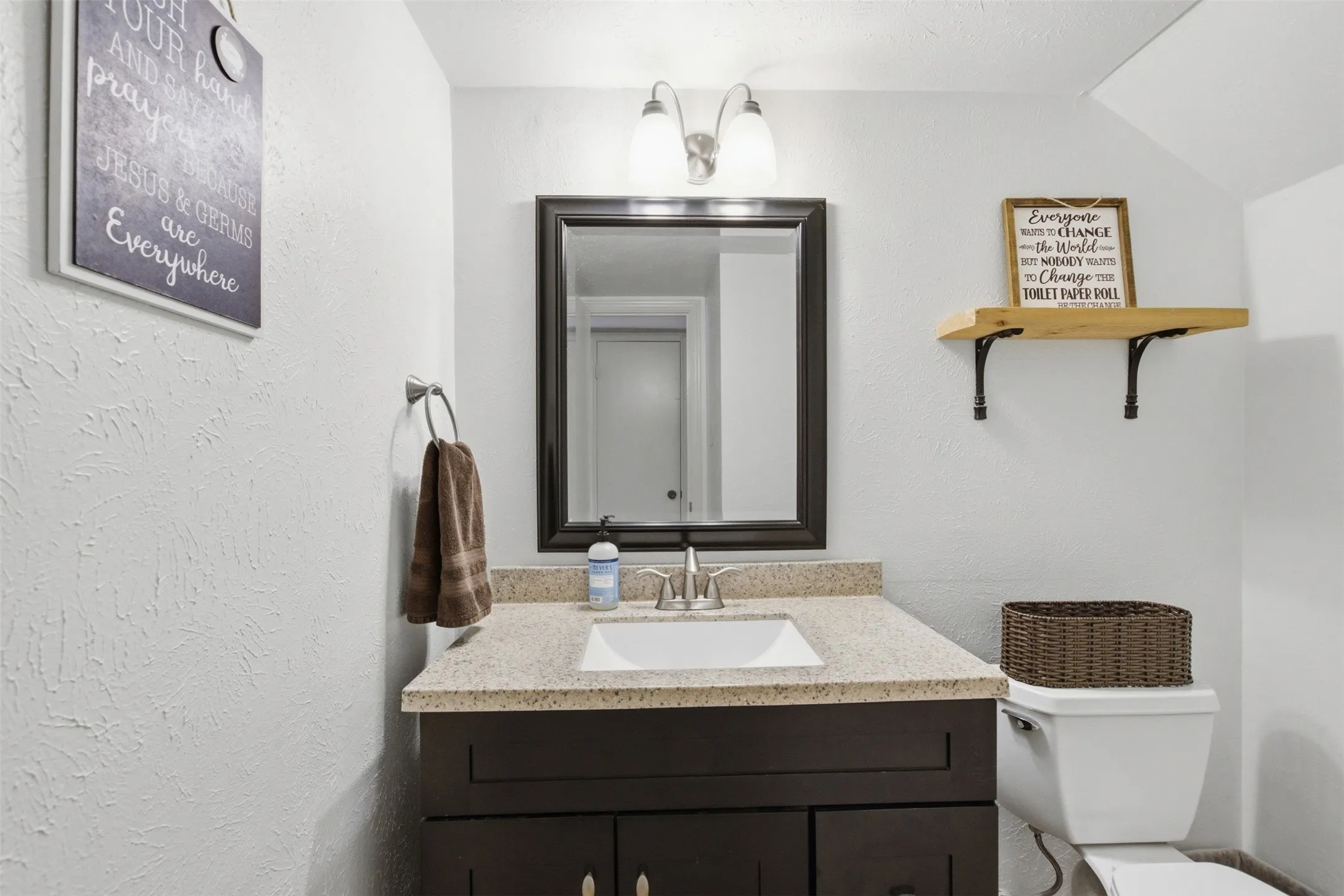 Condominium For Sale in Dallas County , 5852 Marina Drive 21, Garland, Texas 75043, 3 Bedroom, 4 Bathroom, Garage spaces, 2,164 Sqft, built in 1977, mls#21241582, Real Estate Agent in Garland, Homes For Sale in Dallas county, Homes For Sale in Garland, Realtor in Garland Texas, Real Estate Brokerage Independent Realty Texas, Luminita Cordes Realtor