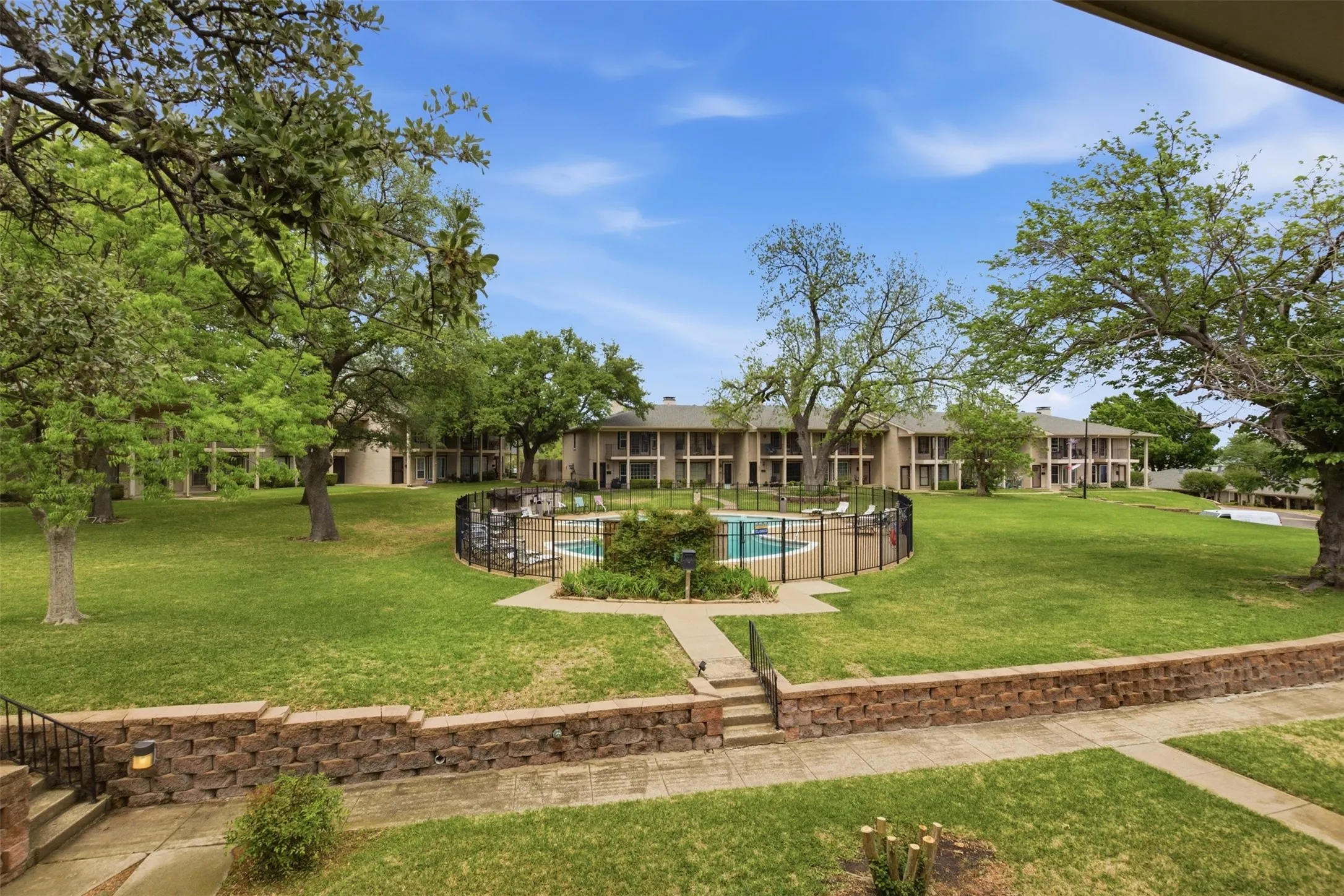 Condominium For Sale in Dallas County , 5852 Marina Drive 21, Garland, Texas 75043, 3 Bedroom, 4 Bathroom, Garage spaces, 2,164 Sqft, built in 1977, mls#21241582, Real Estate Agent in Garland, Homes For Sale in Dallas county, Homes For Sale in Garland, Realtor in Garland Texas, Real Estate Brokerage Independent Realty Texas, Luminita Cordes Realtor