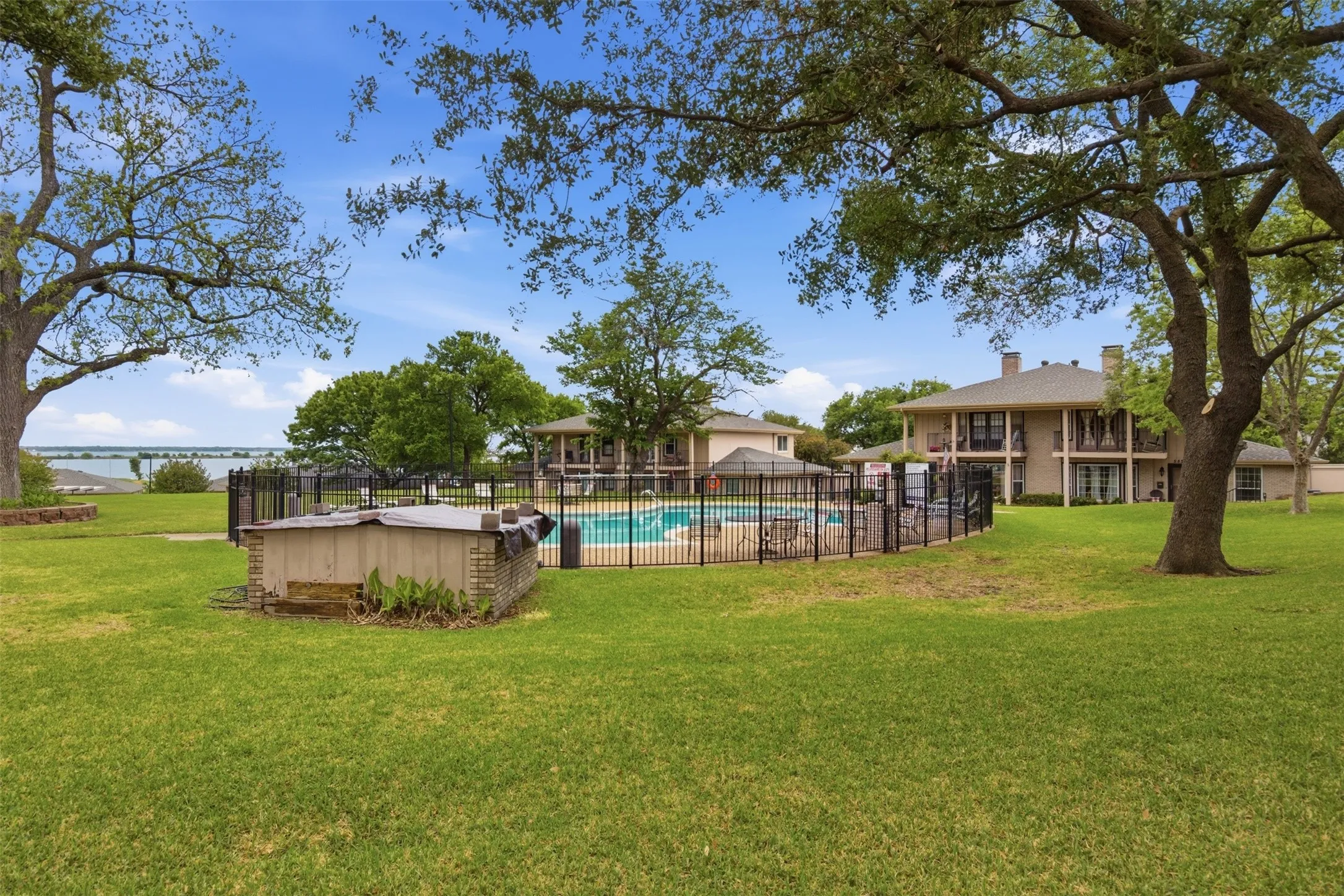 Condominium For Sale in Dallas County , 5852 Marina Drive 21, Garland, Texas 75043, 3 Bedroom, 4 Bathroom, Garage spaces, 2,164 Sqft, built in 1977, mls#21241582, Real Estate Agent in Garland, Homes For Sale in Dallas county, Homes For Sale in Garland, Realtor in Garland Texas, Real Estate Brokerage Independent Realty Texas, Luminita Cordes Realtor