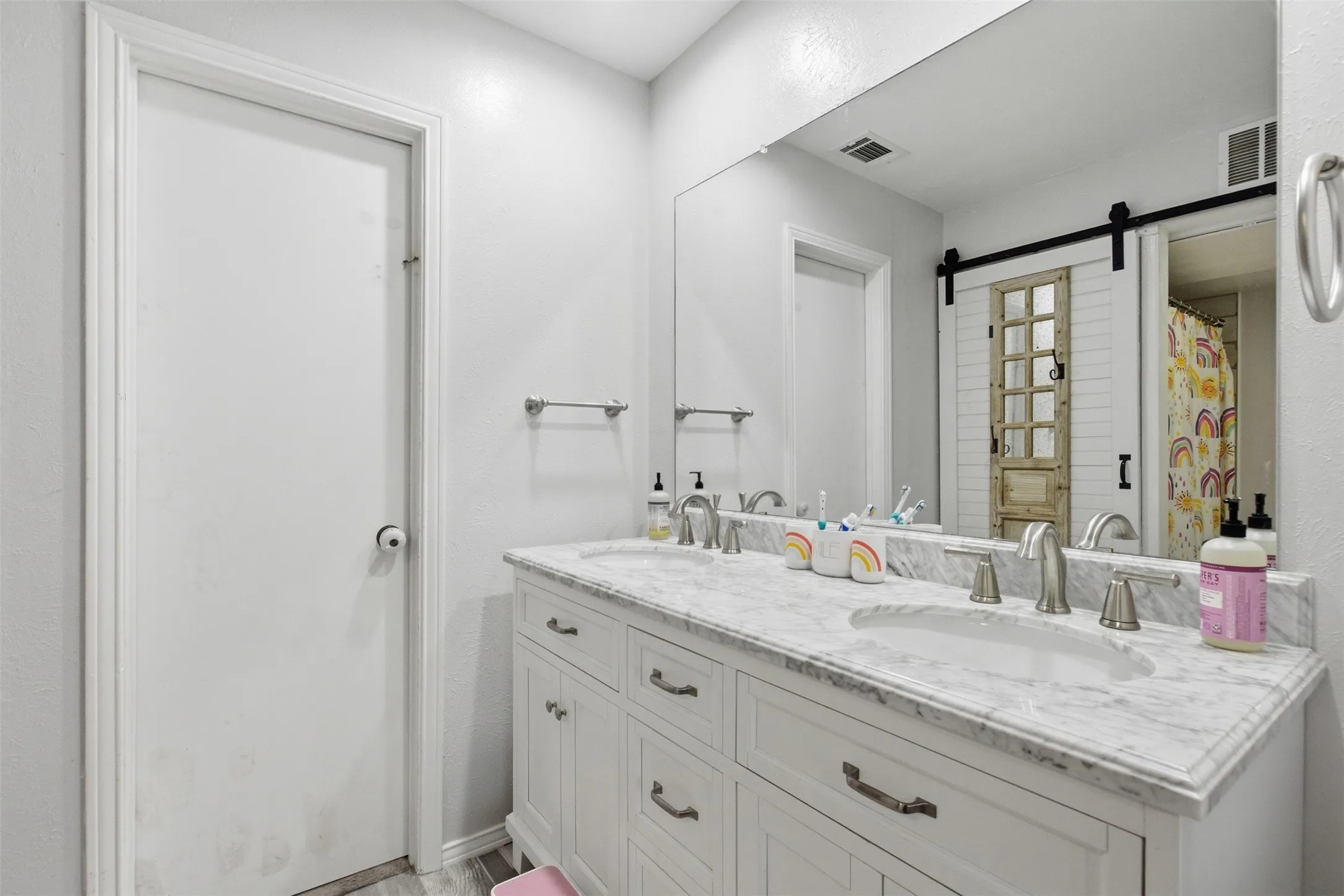 Condominium For Sale in Dallas County , 5852 Marina Drive 21, Garland, Texas 75043, 3 Bedroom, 4 Bathroom, Garage spaces, 2,164 Sqft, built in 1977, mls#21241582, Real Estate Agent in Garland, Homes For Sale in Dallas county, Homes For Sale in Garland, Realtor in Garland Texas, Real Estate Brokerage Independent Realty Texas, Luminita Cordes Realtor