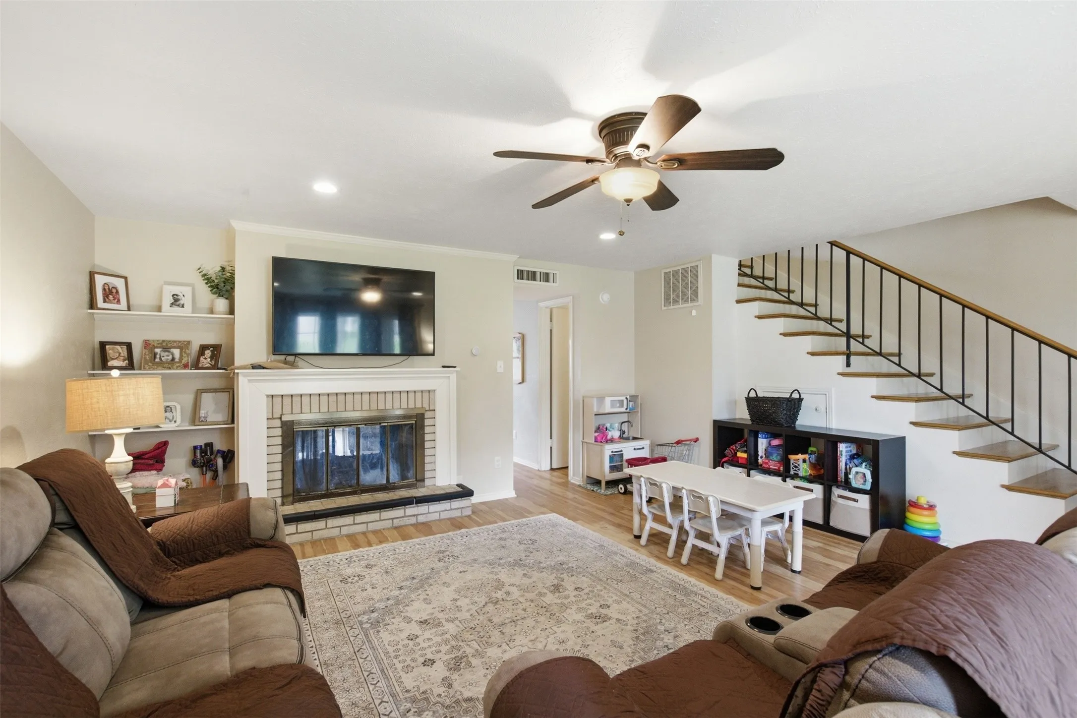 Condominium For Sale in Dallas County , 5852 Marina Drive 21, Garland, Texas 75043, 3 Bedroom, 4 Bathroom, Garage spaces, 2,164 Sqft, built in 1977, mls#21241582, Real Estate Agent in Garland, Homes For Sale in Dallas county, Homes For Sale in Garland, Realtor in Garland Texas, Real Estate Brokerage Independent Realty Texas, Luminita Cordes Realtor