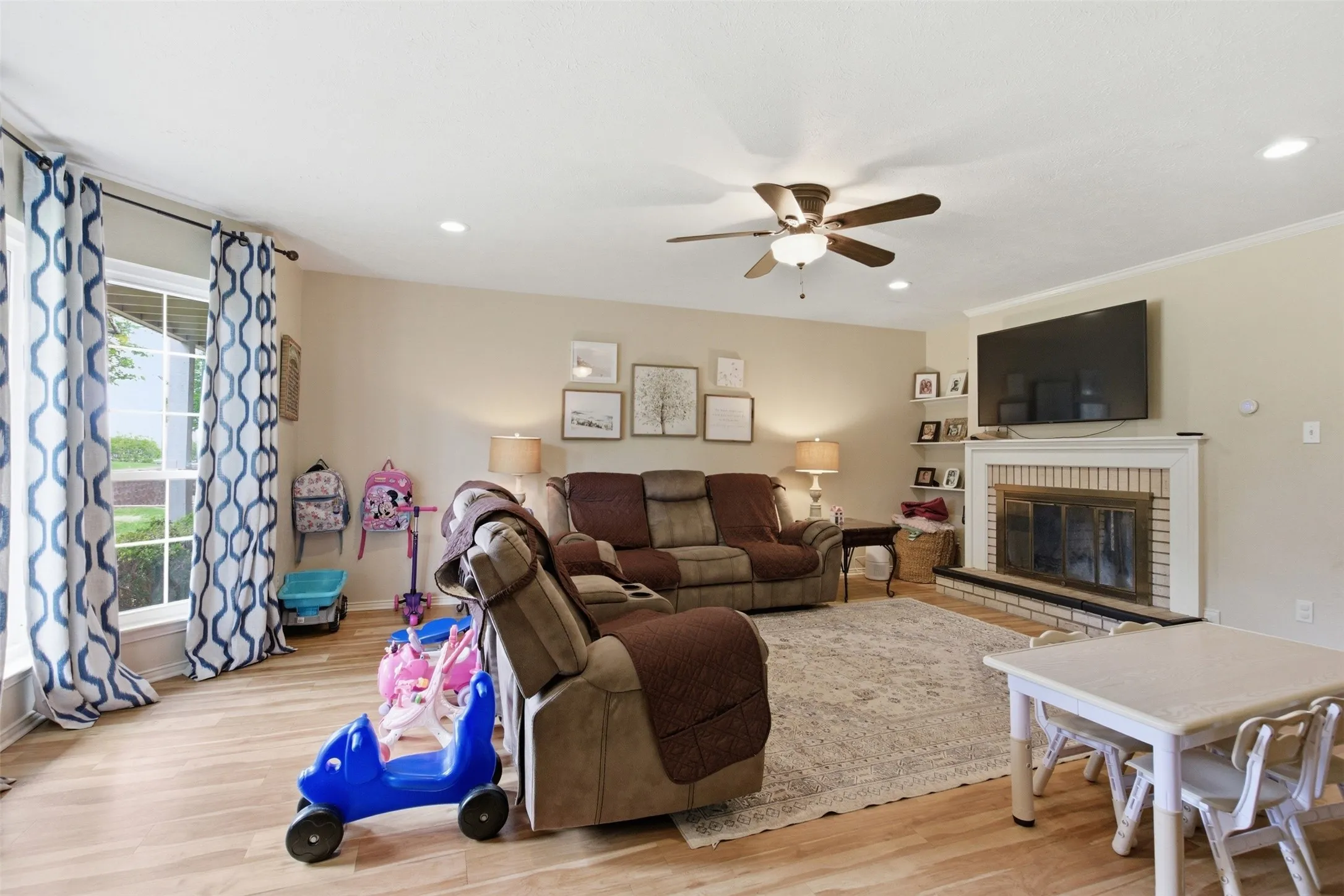 Condominium For Sale in Dallas County , 5852 Marina Drive 21, Garland, Texas 75043, 3 Bedroom, 4 Bathroom, Garage spaces, 2,164 Sqft, built in 1977, mls#21241582, Real Estate Agent in Garland, Homes For Sale in Dallas county, Homes For Sale in Garland, Realtor in Garland Texas, Real Estate Brokerage Independent Realty Texas, Luminita Cordes Realtor