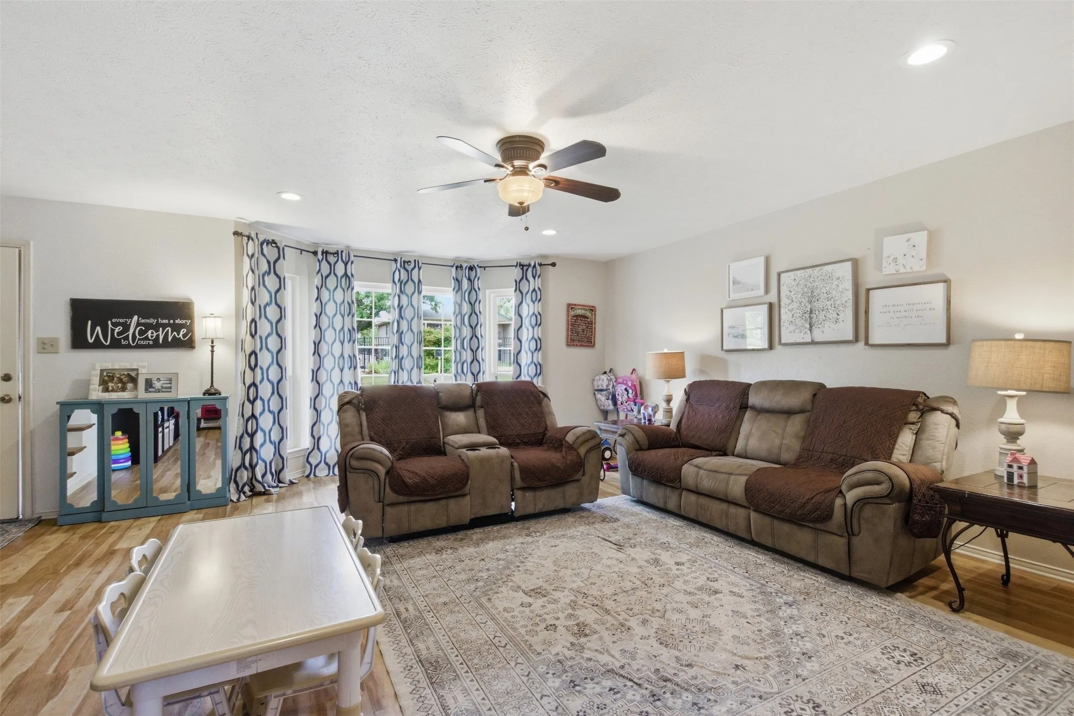 Condominium For Sale in Dallas County , 5852 Marina Drive 21, Garland, Texas 75043, 3 Bedroom, 4 Bathroom, Garage spaces, 2,164 Sqft, built in 1977, mls#21241582, Real Estate Agent in Garland, Homes For Sale in Dallas county, Homes For Sale in Garland, Realtor in Garland Texas, Real Estate Brokerage Independent Realty Texas, Luminita Cordes Realtor