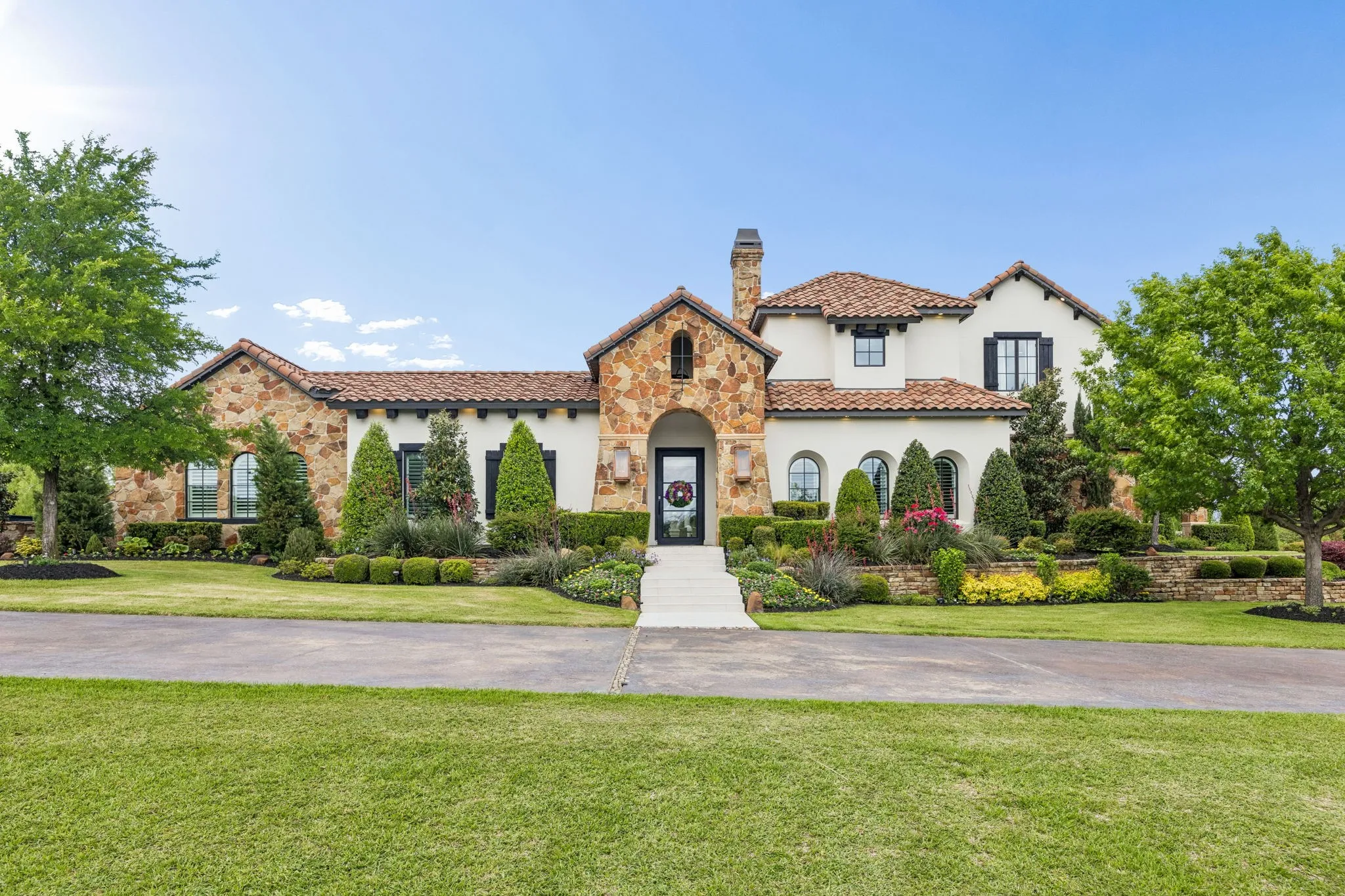 Single Family Residence For Sale in Tarrant County , 2 Paigebrooke, Westlake, Texas 76262, 5 Bedroom, 7 Bathroom, 4 Garage spaces, 7,638 Sqft, built in 2014, Preowned, mls#21234052, Real Estate Agent in Westlake, Homes For Sale in Tarrant county, Homes For Sale in Westlake, Realtor in Westlake Texas, Real Estate Brokerage Independent Realty Texas, Luminita Cordes Realtor