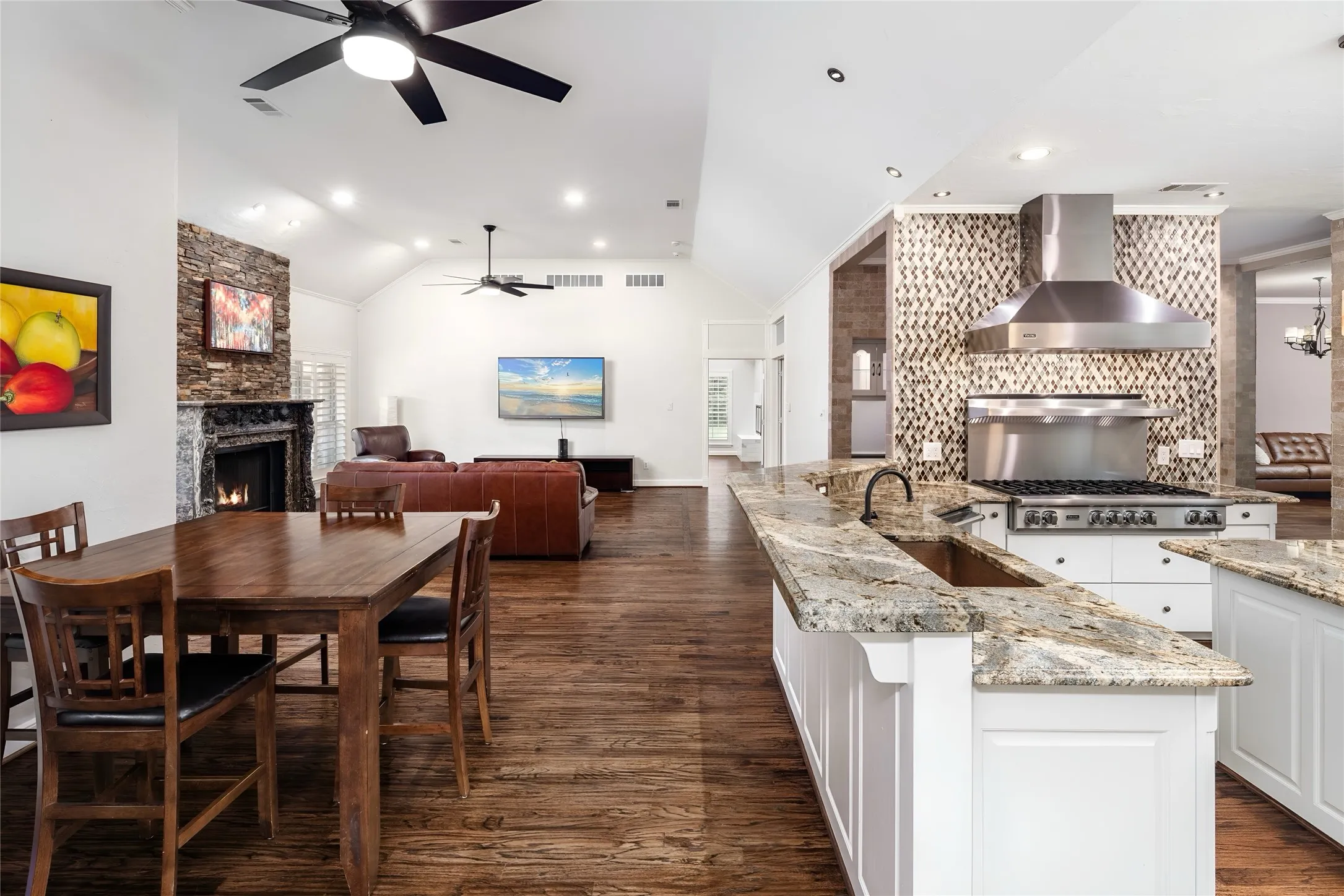 Kitchen and Breakfast Nook