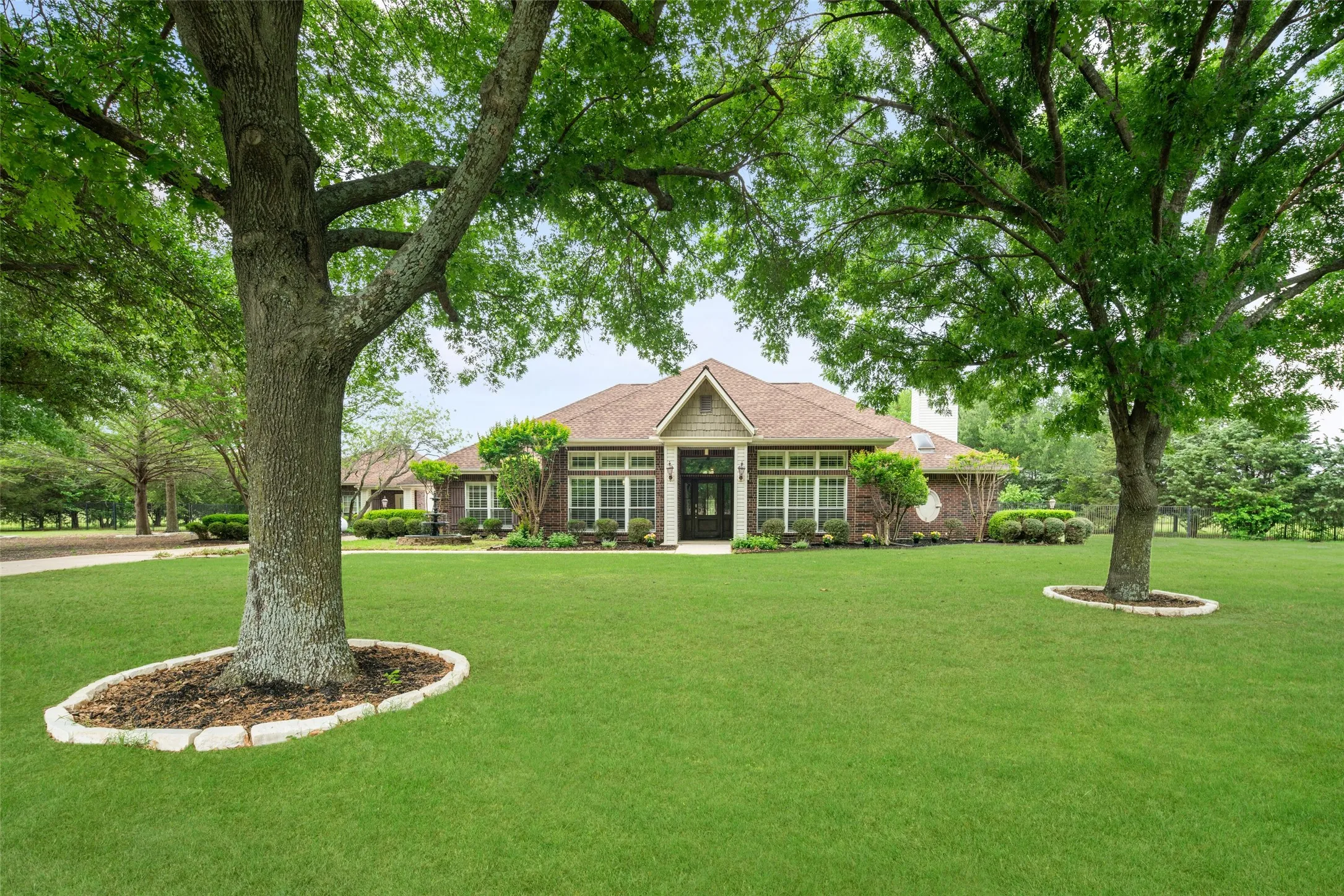 Single Family Residence For Sale in Collin County , 91 Seattle Slew Lane, Fairview, Texas 75069, 3 Bedroom, 4 Bathroom, 3 Garage spaces, 4,504 Sqft, built in 1992, Preowned, mls#21238846, Real Estate Agent in Fairview, Homes For Sale in Collin county, Homes For Sale in Fairview, Realtor in Fairview Texas, Real Estate Brokerage Independent Realty Texas, Luminita Cordes Realtor