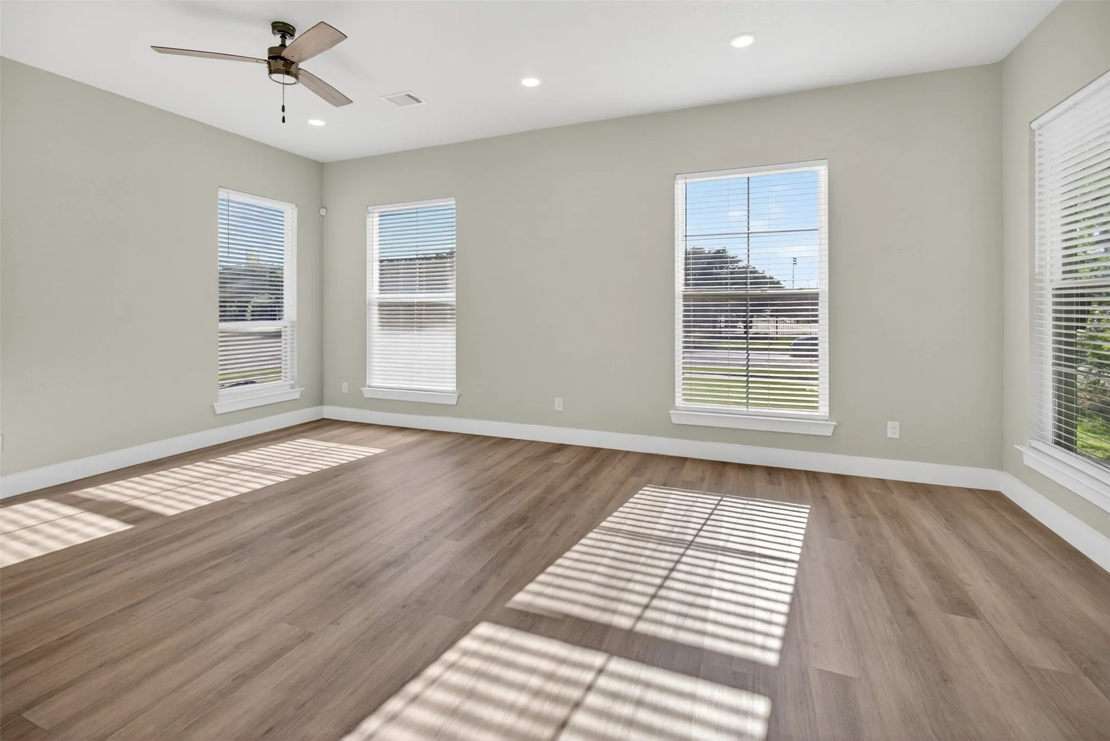 Single Family Residence For Sale in Tarrant County , 2945 Gordon Avenue, Fort Worth, Texas 76110, 5 Bedroom, 6 Bathroom, Garage spaces, 2,432 Sqft, built in 2024, mls#21241609, Real Estate Agent in Fort Worth, Homes For Sale in Tarrant county, Homes For Sale in Fort Worth, Realtor in Fort Worth Texas, Real Estate Brokerage Independent Realty Texas, Luminita Cordes Realtor