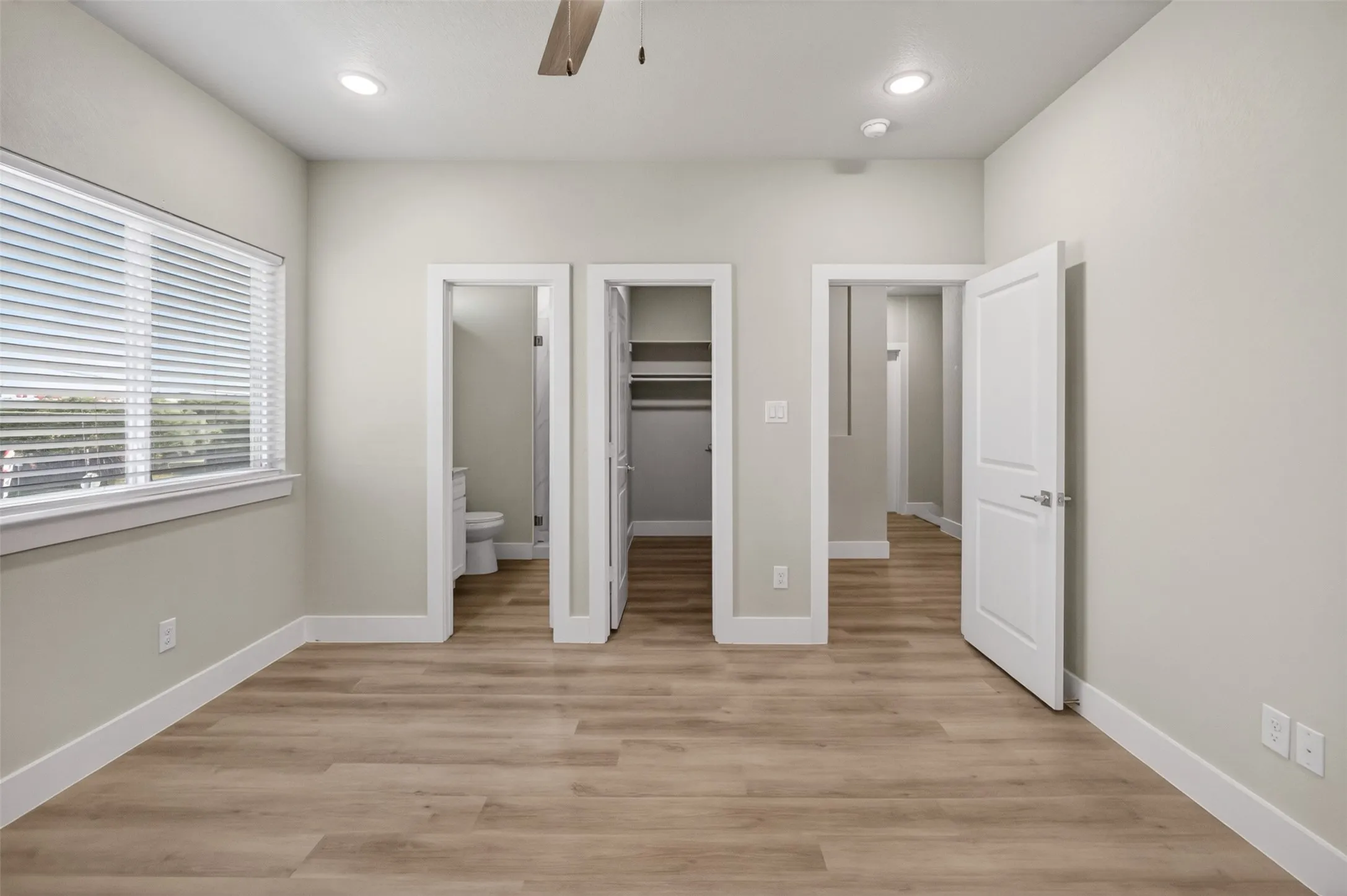 Single Family Residence For Sale in Tarrant County , 2945 Gordon Avenue, Fort Worth, Texas 76110, 5 Bedroom, 6 Bathroom, Garage spaces, 2,432 Sqft, built in 2024, mls#21241609, Real Estate Agent in Fort Worth, Homes For Sale in Tarrant county, Homes For Sale in Fort Worth, Realtor in Fort Worth Texas, Real Estate Brokerage Independent Realty Texas, Luminita Cordes Realtor