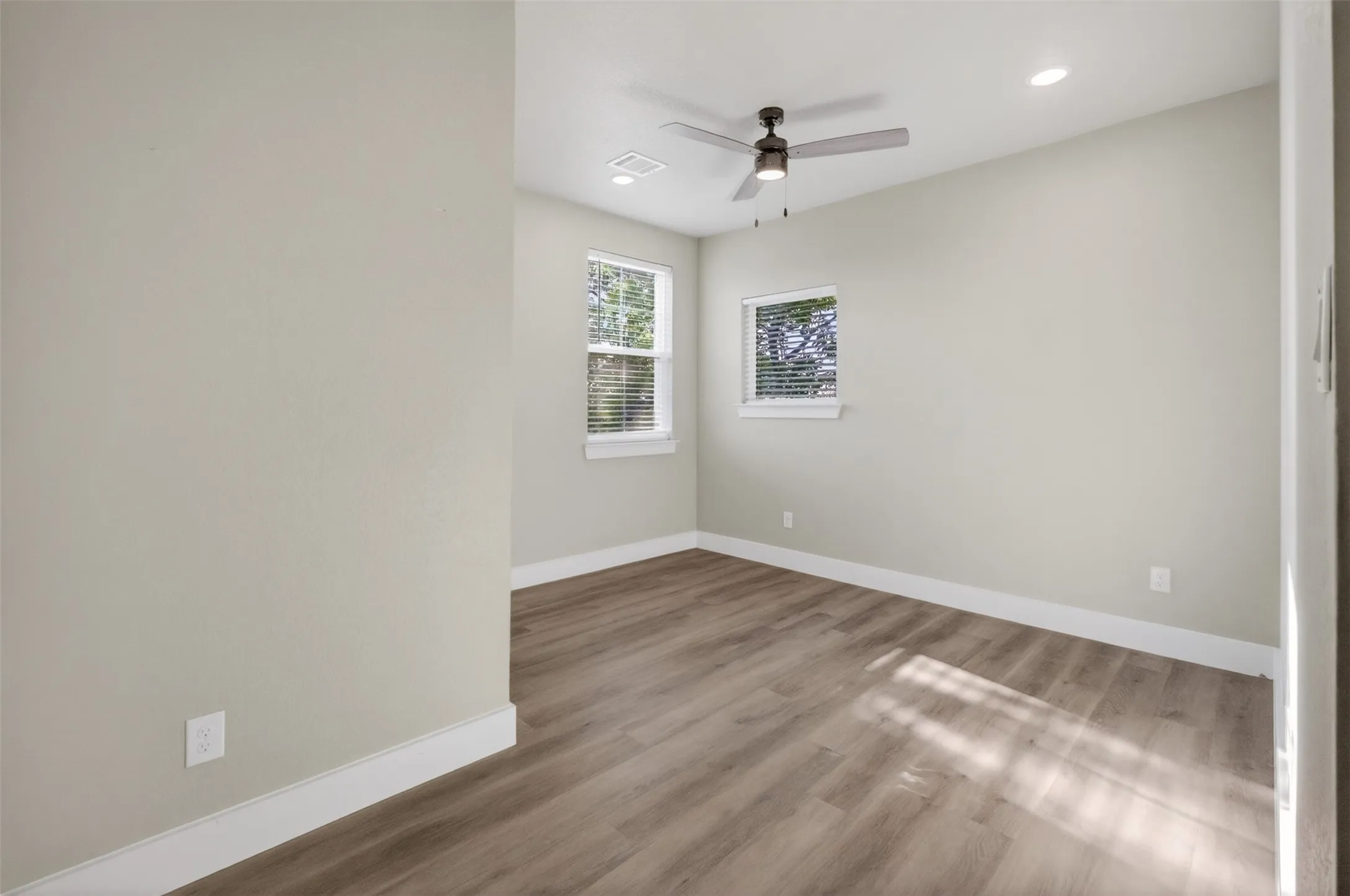 Single Family Residence For Sale in Tarrant County , 2945 Gordon Avenue, Fort Worth, Texas 76110, 5 Bedroom, 6 Bathroom, Garage spaces, 2,432 Sqft, built in 2024, mls#21241609, Real Estate Agent in Fort Worth, Homes For Sale in Tarrant county, Homes For Sale in Fort Worth, Realtor in Fort Worth Texas, Real Estate Brokerage Independent Realty Texas, Luminita Cordes Realtor
