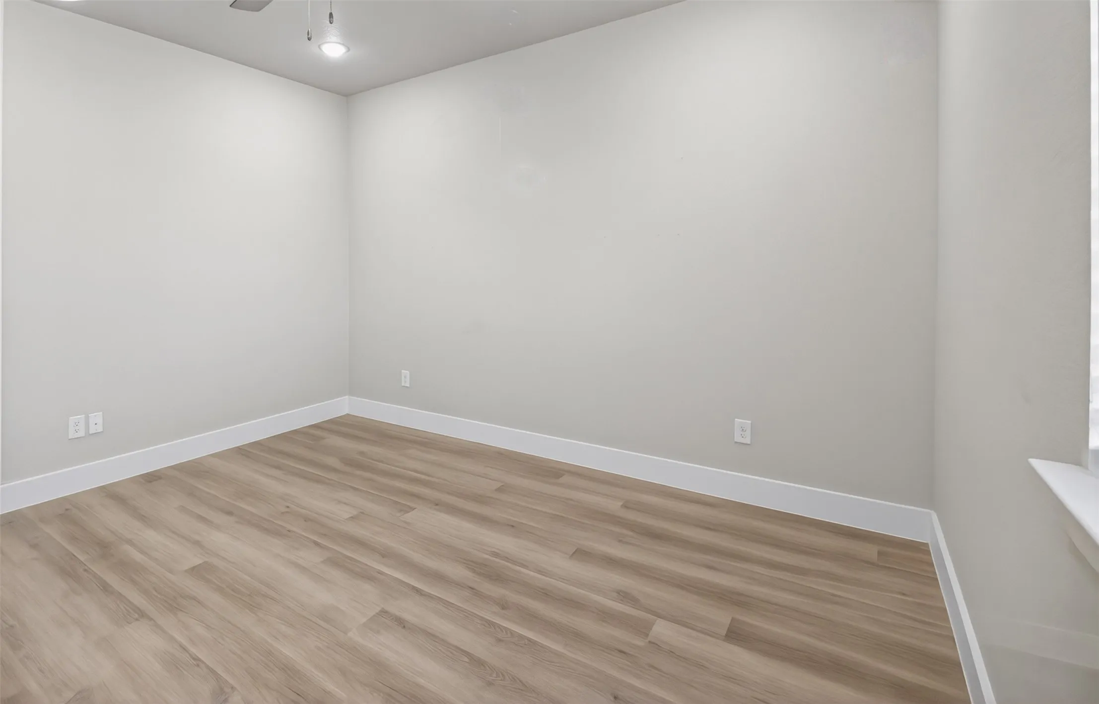 Single Family Residence For Sale in Tarrant County , 2945 Gordon Avenue, Fort Worth, Texas 76110, 5 Bedroom, 6 Bathroom, Garage spaces, 2,432 Sqft, built in 2024, mls#21241609, Real Estate Agent in Fort Worth, Homes For Sale in Tarrant county, Homes For Sale in Fort Worth, Realtor in Fort Worth Texas, Real Estate Brokerage Independent Realty Texas, Luminita Cordes Realtor