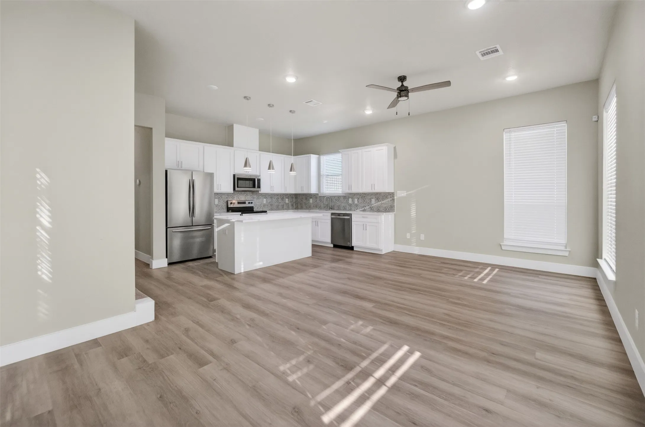 Single Family Residence For Sale in Tarrant County , 2945 Gordon Avenue, Fort Worth, Texas 76110, 5 Bedroom, 6 Bathroom, Garage spaces, 2,432 Sqft, built in 2024, mls#21241609, Real Estate Agent in Fort Worth, Homes For Sale in Tarrant county, Homes For Sale in Fort Worth, Realtor in Fort Worth Texas, Real Estate Brokerage Independent Realty Texas, Luminita Cordes Realtor