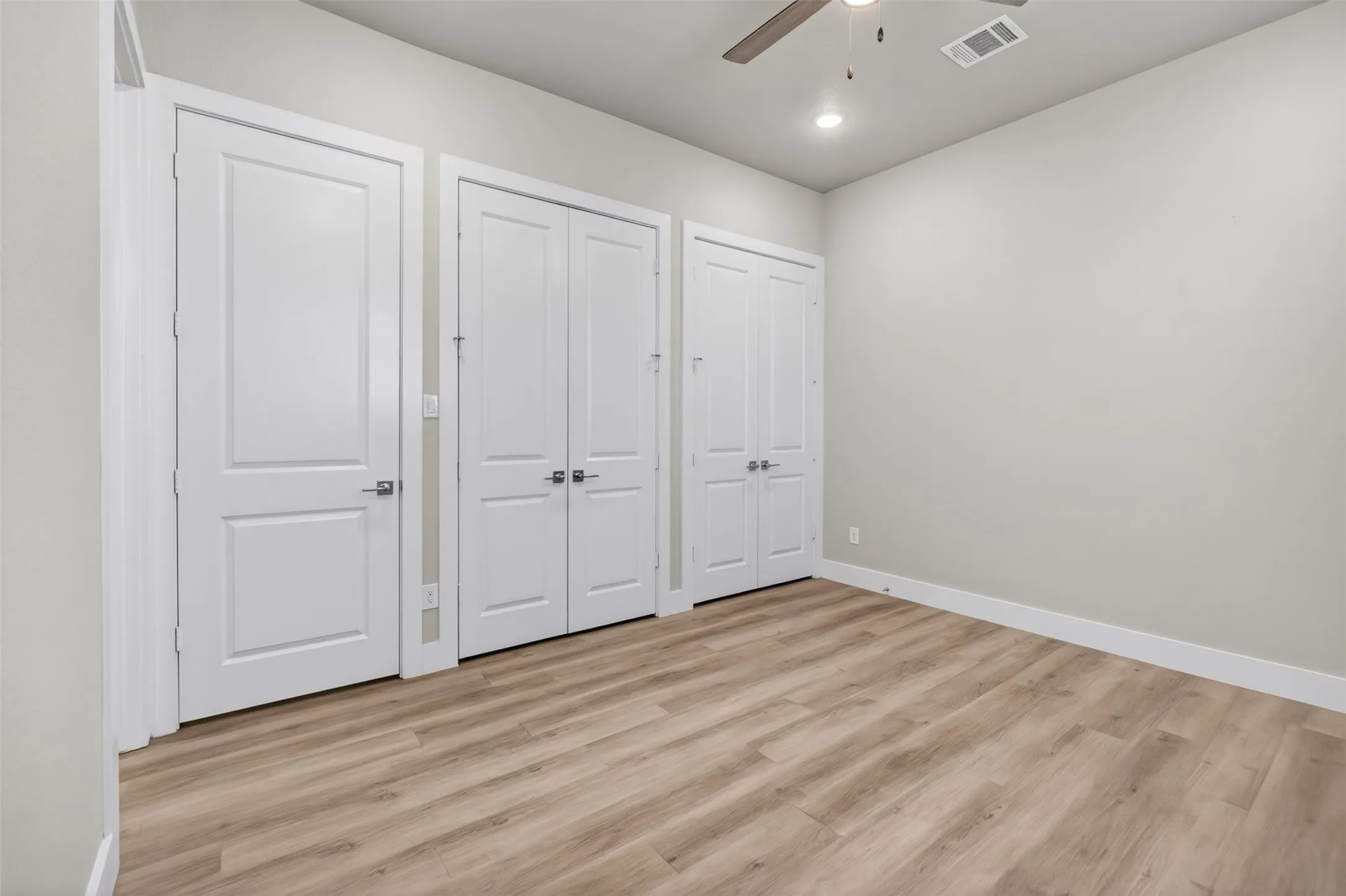 Single Family Residence For Sale in Tarrant County , 2945 Gordon Avenue, Fort Worth, Texas 76110, 5 Bedroom, 6 Bathroom, Garage spaces, 2,432 Sqft, built in 2024, mls#21241609, Real Estate Agent in Fort Worth, Homes For Sale in Tarrant county, Homes For Sale in Fort Worth, Realtor in Fort Worth Texas, Real Estate Brokerage Independent Realty Texas, Luminita Cordes Realtor