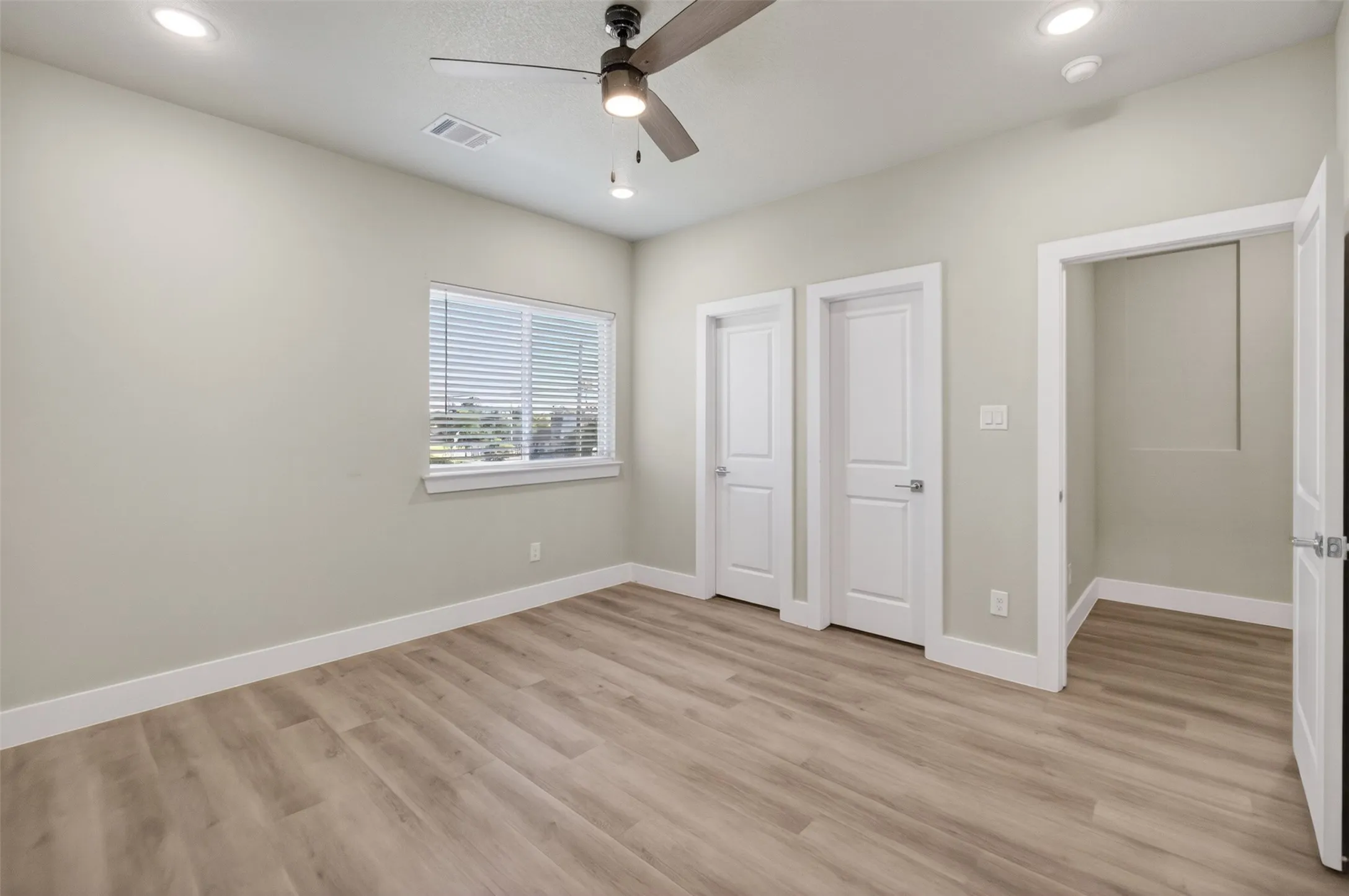 Single Family Residence For Sale in Tarrant County , 2945 Gordon Avenue, Fort Worth, Texas 76110, 5 Bedroom, 6 Bathroom, Garage spaces, 2,432 Sqft, built in 2024, mls#21241609, Real Estate Agent in Fort Worth, Homes For Sale in Tarrant county, Homes For Sale in Fort Worth, Realtor in Fort Worth Texas, Real Estate Brokerage Independent Realty Texas, Luminita Cordes Realtor
