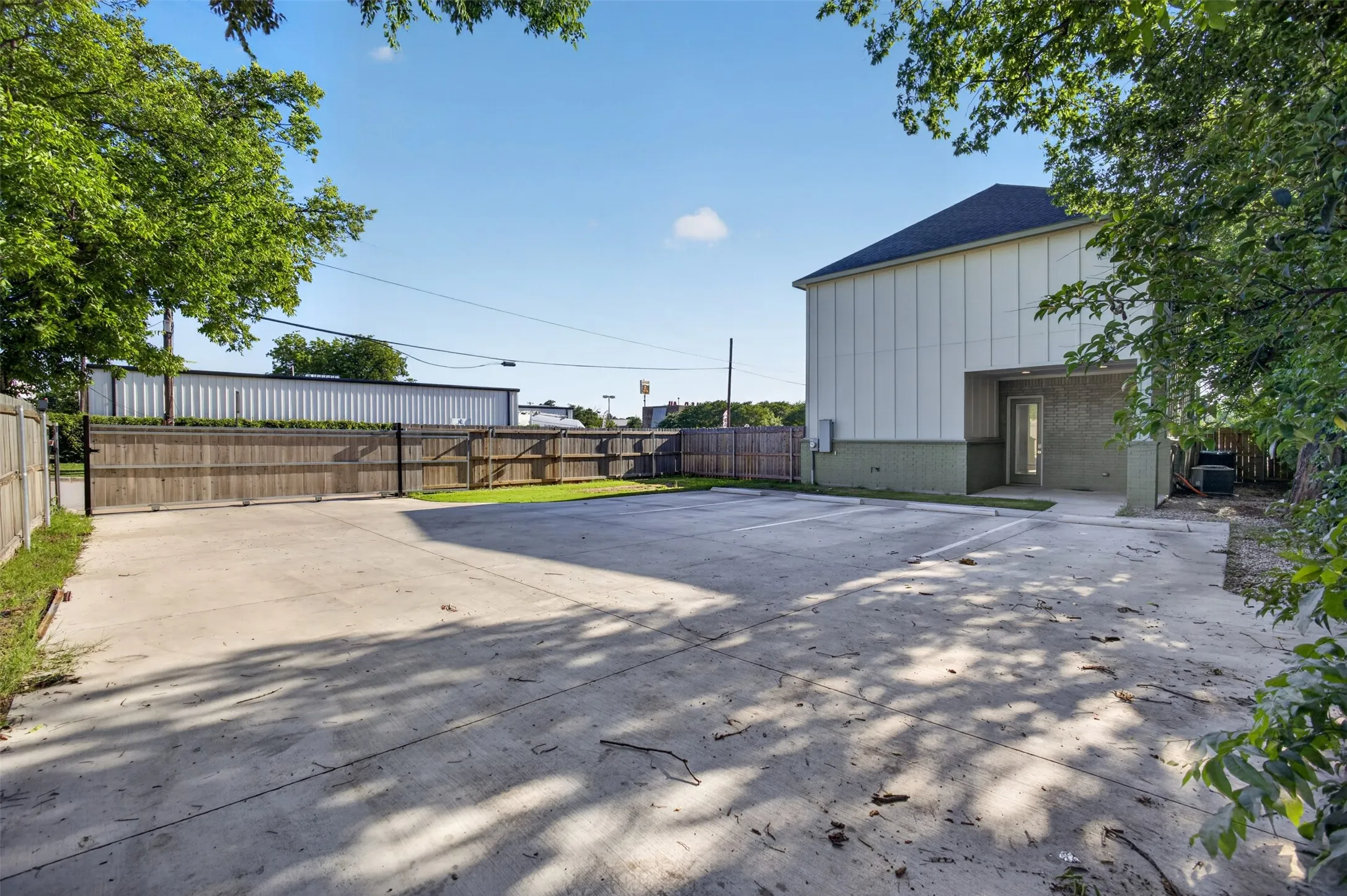 Single Family Residence For Sale in Tarrant County , 2945 Gordon Avenue, Fort Worth, Texas 76110, 5 Bedroom, 6 Bathroom, Garage spaces, 2,432 Sqft, built in 2024, mls#21241609, Real Estate Agent in Fort Worth, Homes For Sale in Tarrant county, Homes For Sale in Fort Worth, Realtor in Fort Worth Texas, Real Estate Brokerage Independent Realty Texas, Luminita Cordes Realtor
