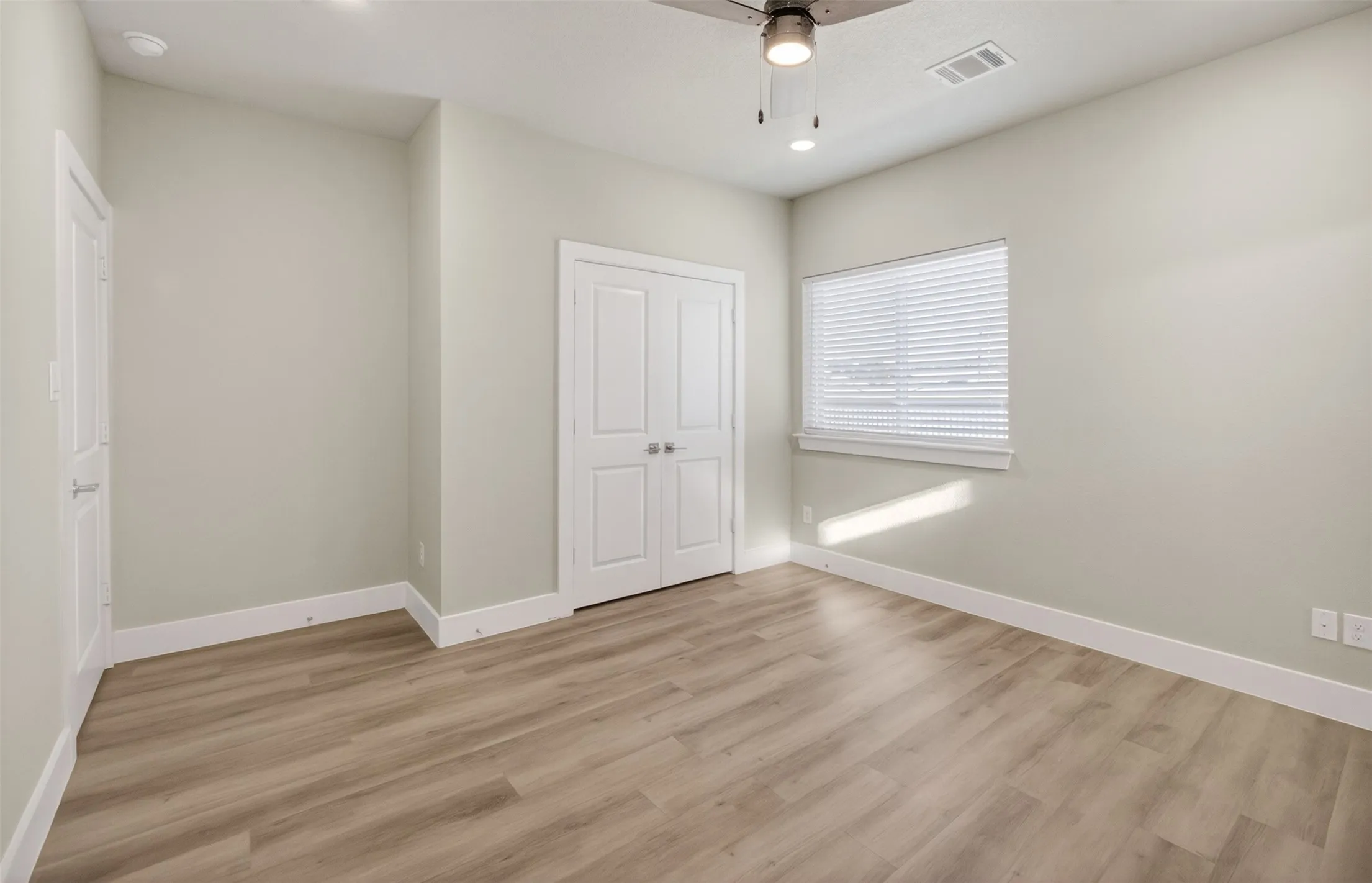 Single Family Residence For Sale in Tarrant County , 2945 Gordon Avenue, Fort Worth, Texas 76110, 5 Bedroom, 6 Bathroom, Garage spaces, 2,432 Sqft, built in 2024, mls#21241609, Real Estate Agent in Fort Worth, Homes For Sale in Tarrant county, Homes For Sale in Fort Worth, Realtor in Fort Worth Texas, Real Estate Brokerage Independent Realty Texas, Luminita Cordes Realtor