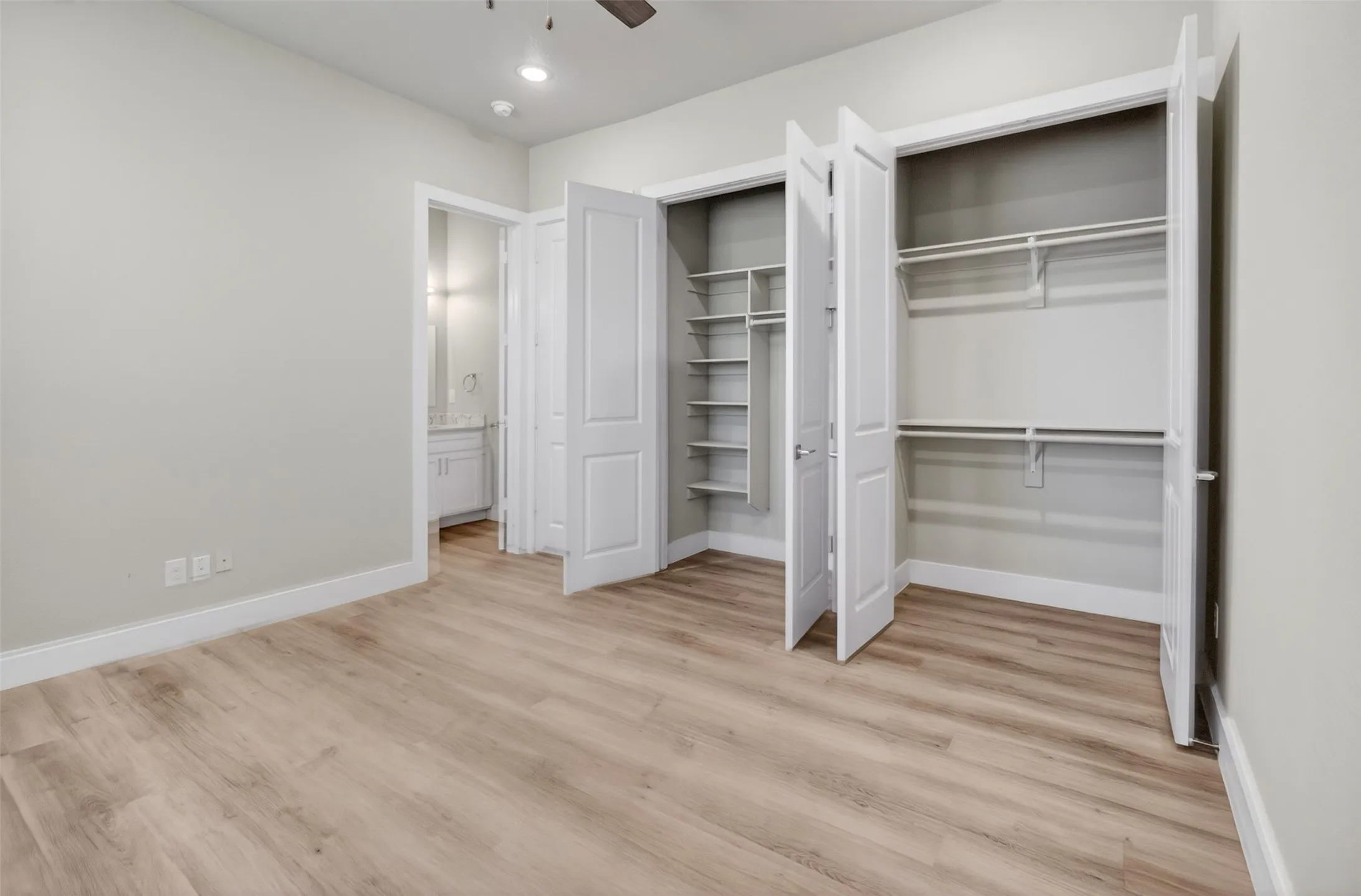 Single Family Residence For Sale in Tarrant County , 2945 Gordon Avenue, Fort Worth, Texas 76110, 5 Bedroom, 6 Bathroom, Garage spaces, 2,432 Sqft, built in 2024, mls#21241609, Real Estate Agent in Fort Worth, Homes For Sale in Tarrant county, Homes For Sale in Fort Worth, Realtor in Fort Worth Texas, Real Estate Brokerage Independent Realty Texas, Luminita Cordes Realtor