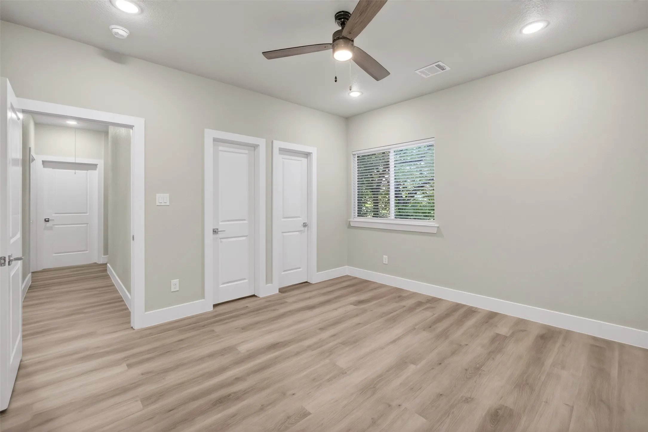 Single Family Residence For Sale in Tarrant County , 2945 Gordon Avenue, Fort Worth, Texas 76110, 5 Bedroom, 6 Bathroom, Garage spaces, 2,432 Sqft, built in 2024, mls#21241609, Real Estate Agent in Fort Worth, Homes For Sale in Tarrant county, Homes For Sale in Fort Worth, Realtor in Fort Worth Texas, Real Estate Brokerage Independent Realty Texas, Luminita Cordes Realtor
