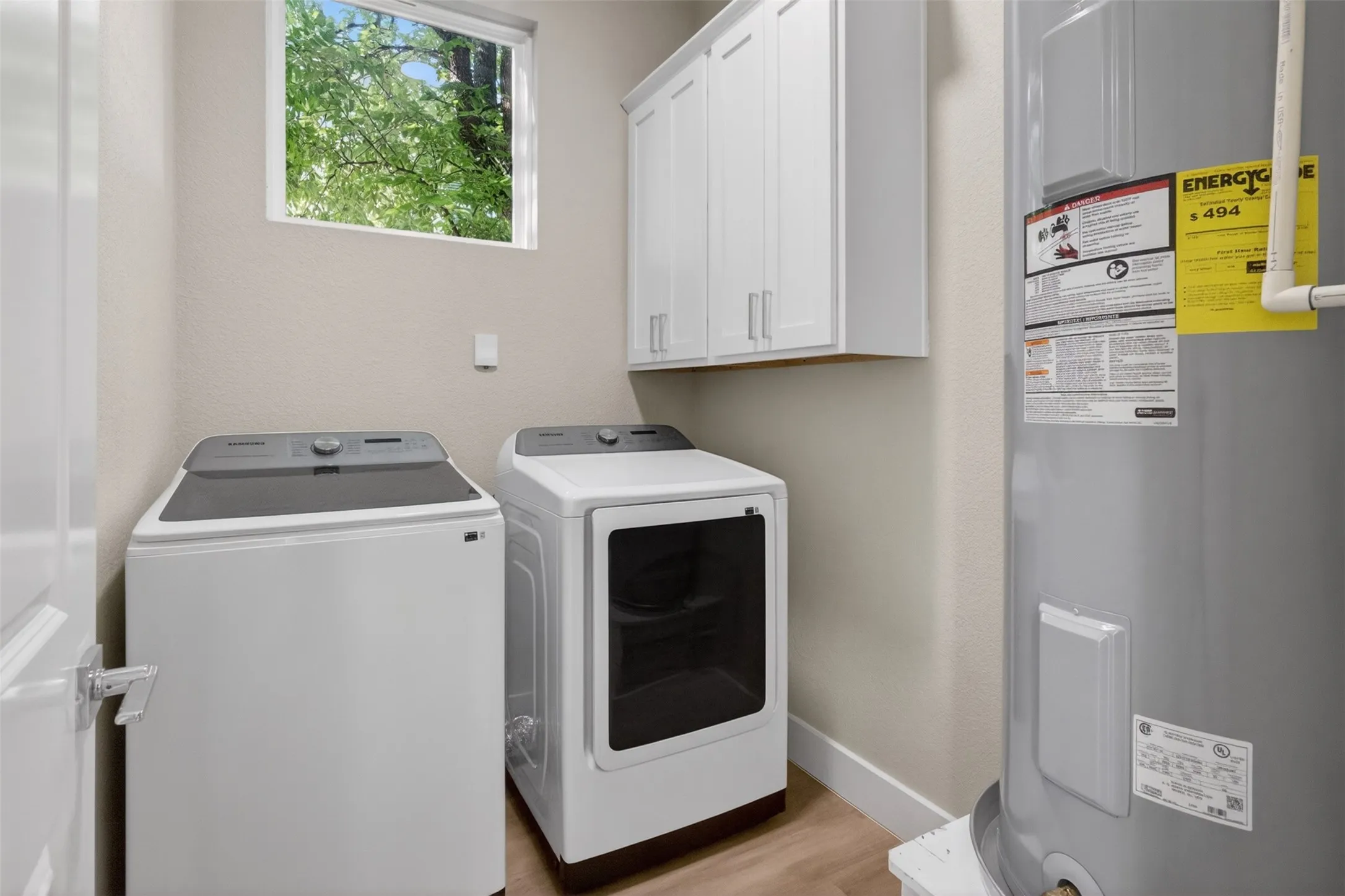 Single Family Residence For Sale in Tarrant County , 2945 Gordon Avenue, Fort Worth, Texas 76110, 5 Bedroom, 6 Bathroom, Garage spaces, 2,432 Sqft, built in 2024, mls#21241609, Real Estate Agent in Fort Worth, Homes For Sale in Tarrant county, Homes For Sale in Fort Worth, Realtor in Fort Worth Texas, Real Estate Brokerage Independent Realty Texas, Luminita Cordes Realtor