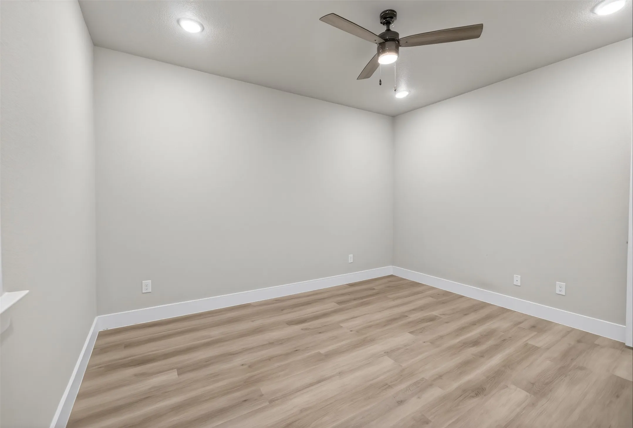 Single Family Residence For Sale in Tarrant County , 2945 Gordon Avenue, Fort Worth, Texas 76110, 5 Bedroom, 6 Bathroom, Garage spaces, 2,432 Sqft, built in 2024, mls#21241609, Real Estate Agent in Fort Worth, Homes For Sale in Tarrant county, Homes For Sale in Fort Worth, Realtor in Fort Worth Texas, Real Estate Brokerage Independent Realty Texas, Luminita Cordes Realtor
