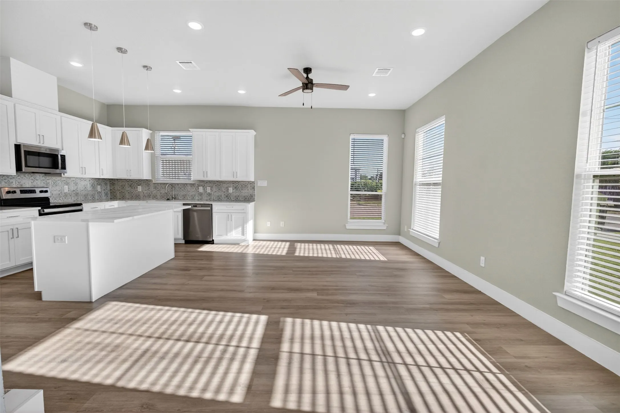 Single Family Residence For Sale in Tarrant County , 2945 Gordon Avenue, Fort Worth, Texas 76110, 5 Bedroom, 6 Bathroom, Garage spaces, 2,432 Sqft, built in 2024, mls#21241609, Real Estate Agent in Fort Worth, Homes For Sale in Tarrant county, Homes For Sale in Fort Worth, Realtor in Fort Worth Texas, Real Estate Brokerage Independent Realty Texas, Luminita Cordes Realtor