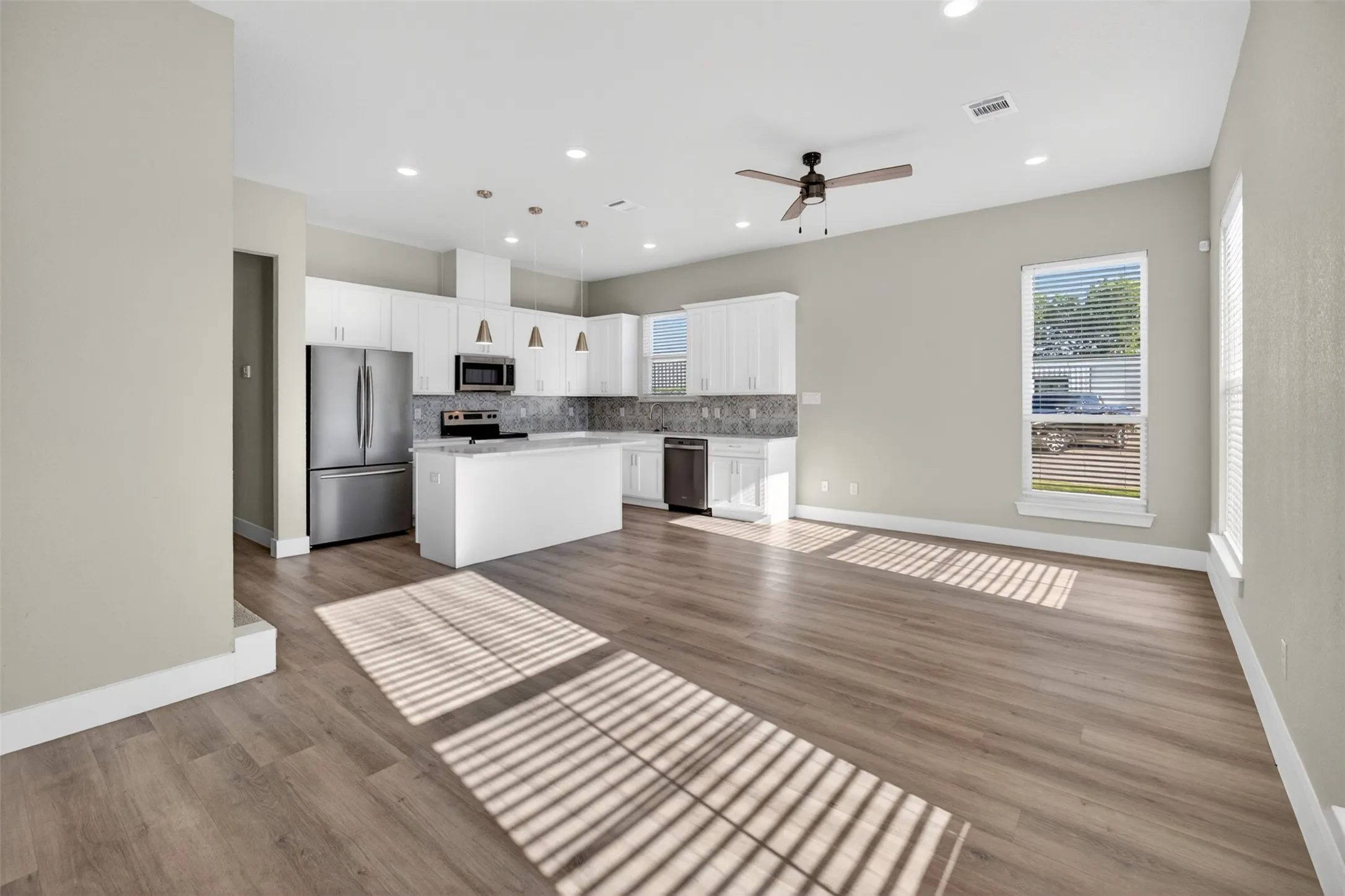 Single Family Residence For Sale in Tarrant County , 2945 Gordon Avenue, Fort Worth, Texas 76110, 5 Bedroom, 6 Bathroom, Garage spaces, 2,432 Sqft, built in 2024, mls#21241609, Real Estate Agent in Fort Worth, Homes For Sale in Tarrant county, Homes For Sale in Fort Worth, Realtor in Fort Worth Texas, Real Estate Brokerage Independent Realty Texas, Luminita Cordes Realtor