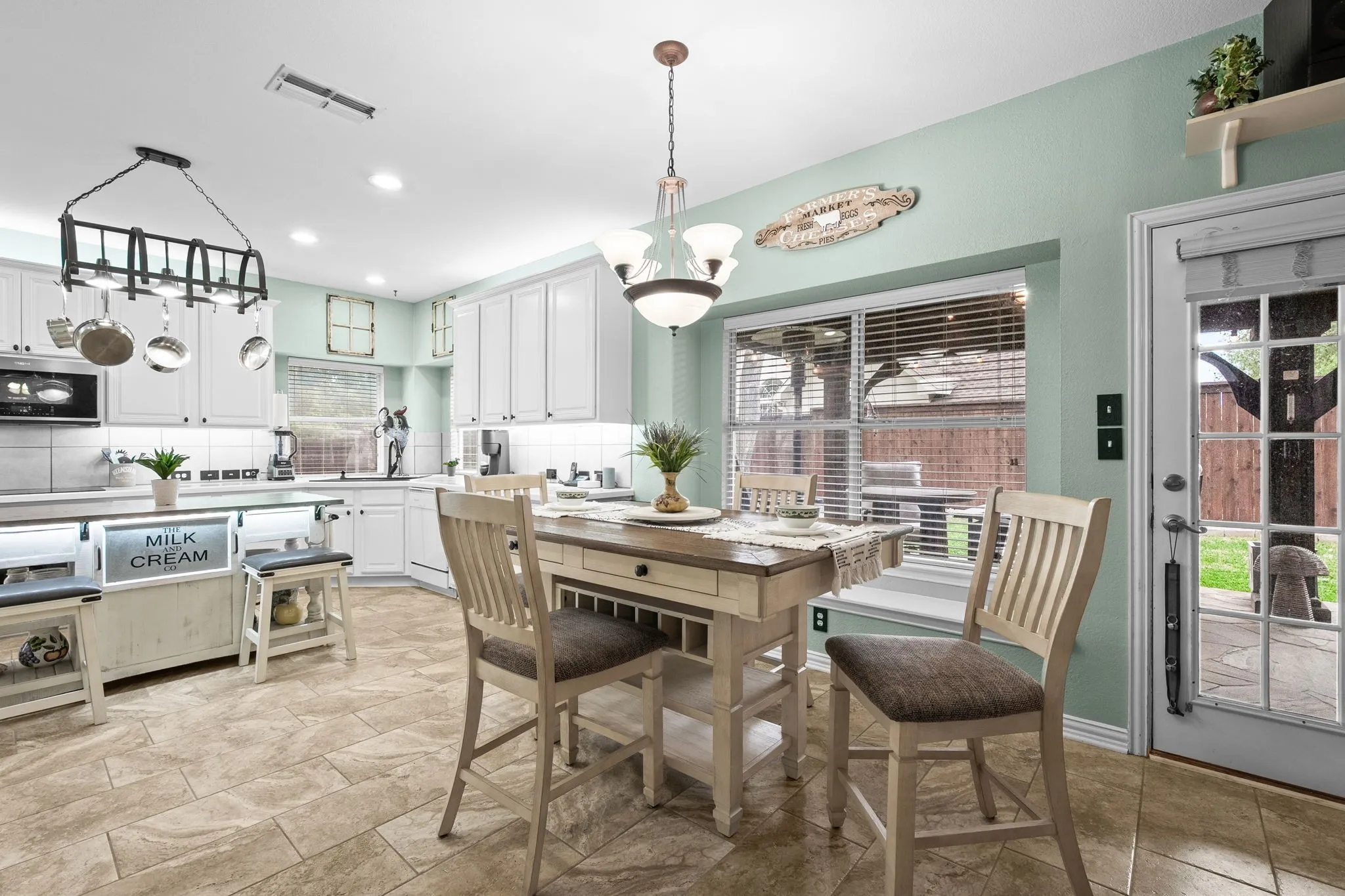 Single Family Residence For Sale in Collin County , 5305 Arrowhead Way, Mc Kinney, Texas 75072, 4 Bedroom, 3 Bathroom, 2 Garage spaces, 2,936 Sqft, built in 2001, Preowned, mls#21134493, Real Estate Agent in Mc Kinney, Homes For Sale in Collin county, Homes For Sale in Mc Kinney, Realtor in Mc Kinney Texas, Real Estate Brokerage Independent Realty Texas, Luminita Cordes Realtor