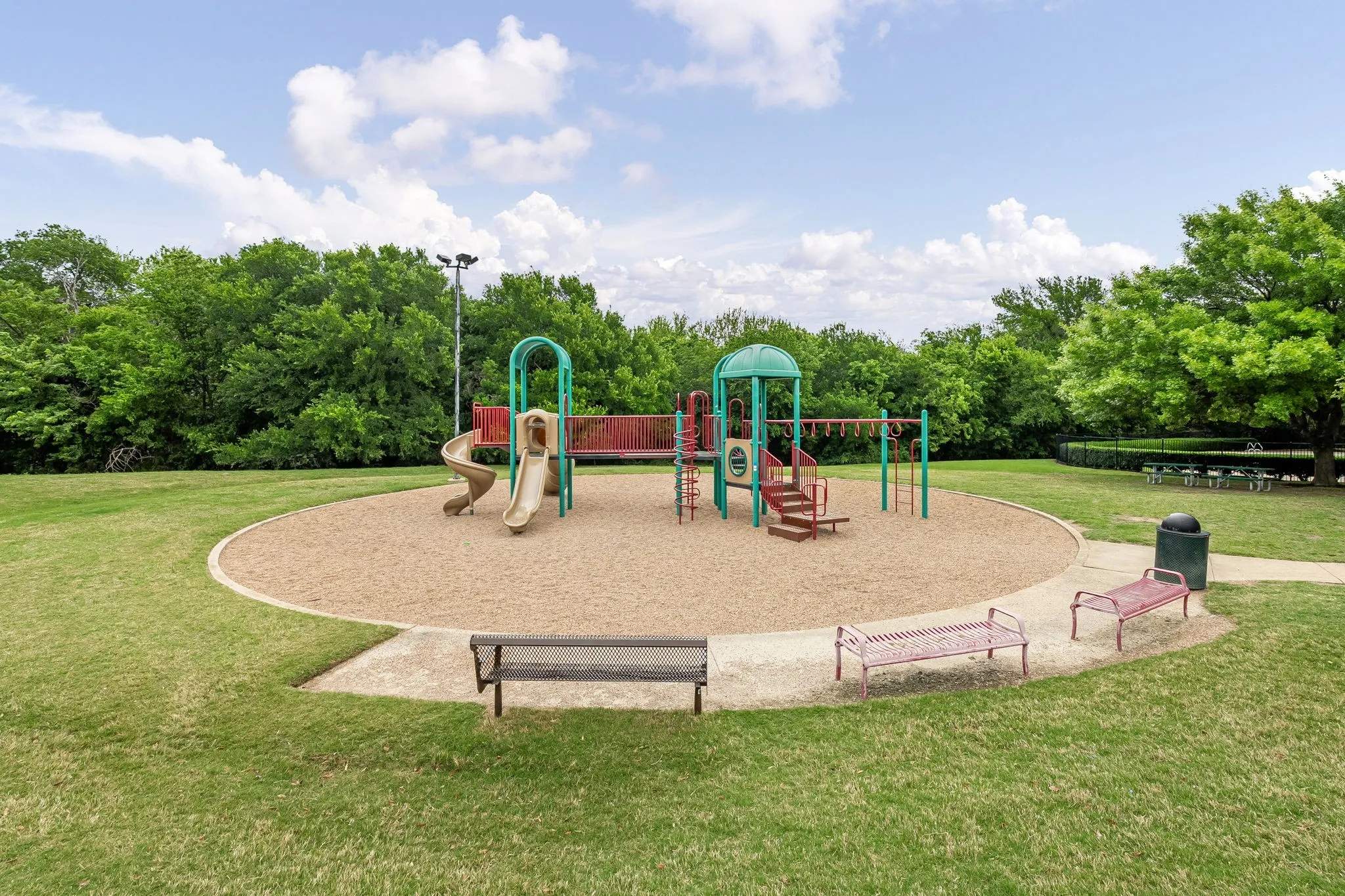 Single Family Residence For Sale in Collin County , 5305 Arrowhead Way, Mc Kinney, Texas 75072, 4 Bedroom, 3 Bathroom, 2 Garage spaces, 2,936 Sqft, built in 2001, Preowned, mls#21134493, Real Estate Agent in Mc Kinney, Homes For Sale in Collin county, Homes For Sale in Mc Kinney, Realtor in Mc Kinney Texas, Real Estate Brokerage Independent Realty Texas, Luminita Cordes Realtor
