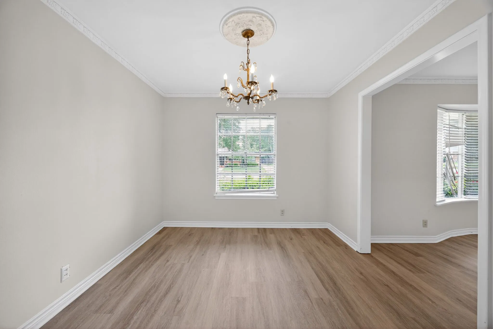 Single Family Residence For Sale in Grayson County , 1616 W Shields Drive, Sherman, Texas 75092, 3 Bedroom, 2 Bathroom, 2 Garage spaces, 1,940 Sqft, built in 1964, mls#21127135, Real Estate Agent in Sherman, Homes For Sale in Grayson county, Homes For Sale in Sherman, Realtor in Sherman Texas, Real Estate Brokerage Independent Realty Texas, Luminita Cordes Realtor