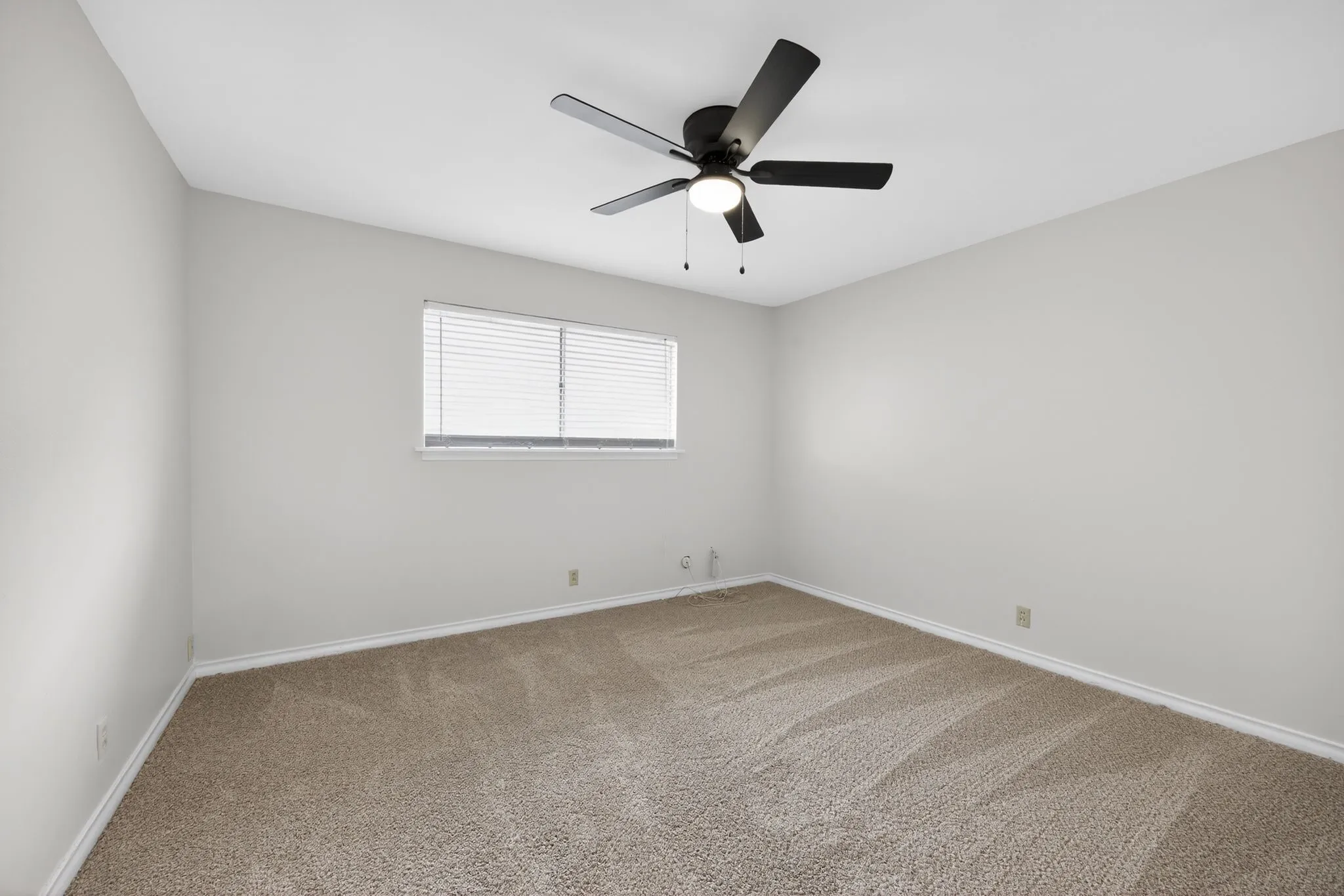 Single Family Residence For Sale in Grayson County , 1616 W Shields Drive, Sherman, Texas 75092, 3 Bedroom, 2 Bathroom, 2 Garage spaces, 1,940 Sqft, built in 1964, mls#21127135, Real Estate Agent in Sherman, Homes For Sale in Grayson county, Homes For Sale in Sherman, Realtor in Sherman Texas, Real Estate Brokerage Independent Realty Texas, Luminita Cordes Realtor